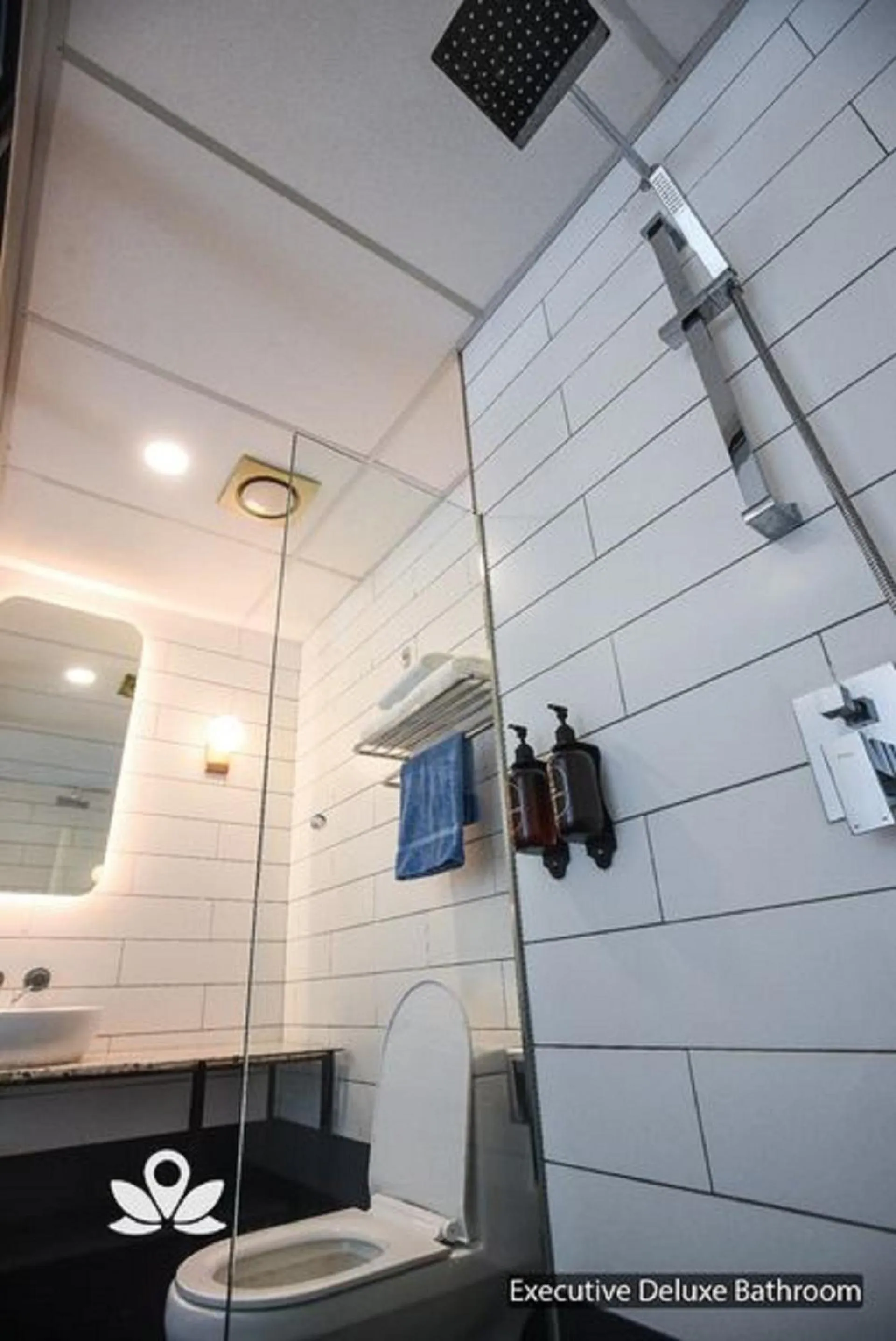 Bathroom in Ceria Hotel