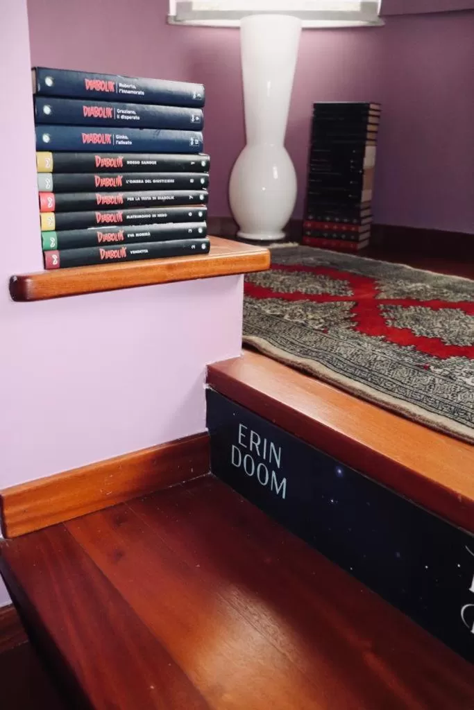 TV/Entertainment Center in La scala del libro