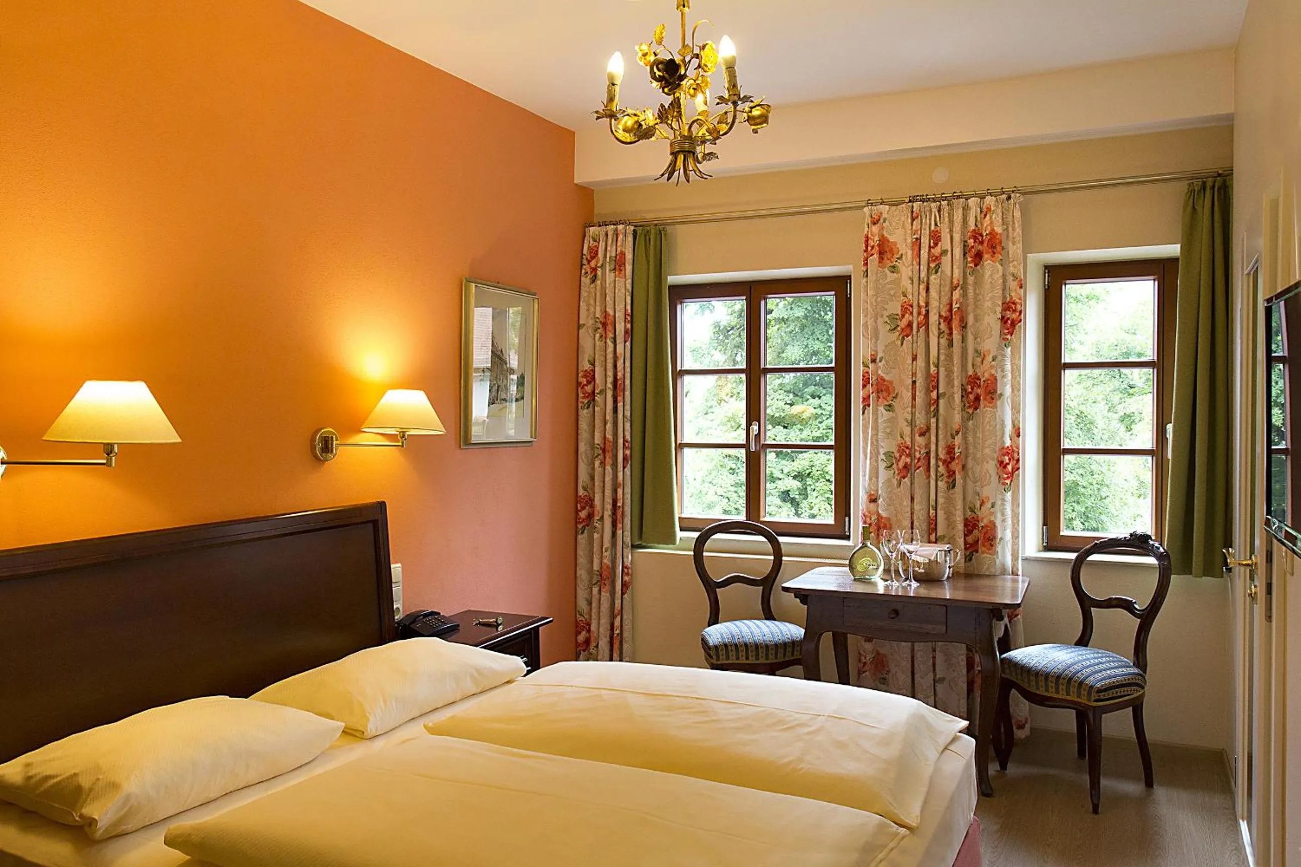 Photo of the whole room, Bed in Hotel Reichsküchenmeister