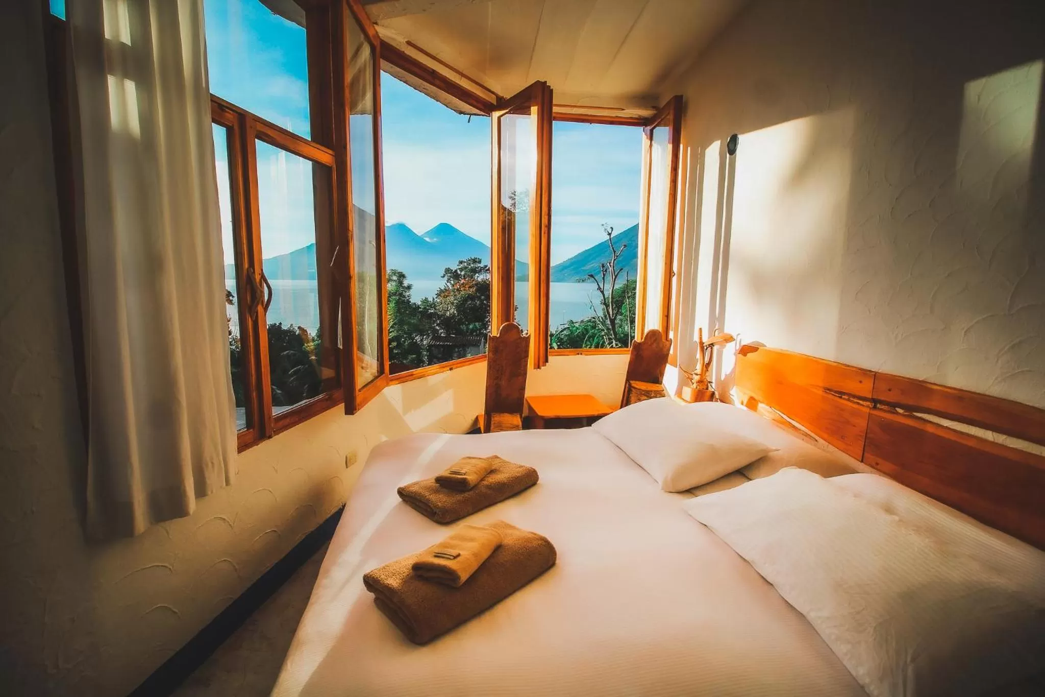 Bed in Lush Atitlán