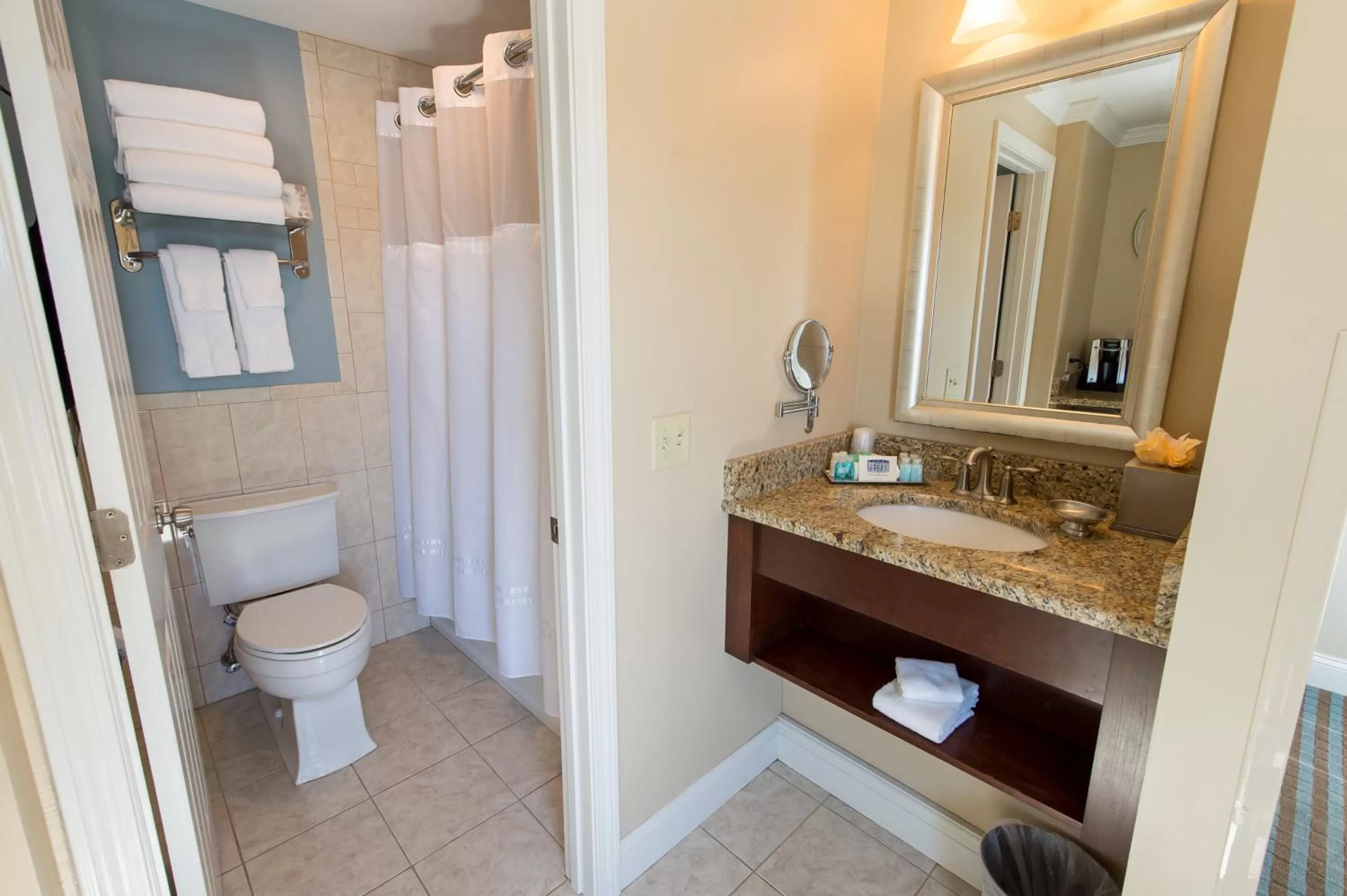 Bathroom in Union Bluff Hotel & Meeting House
