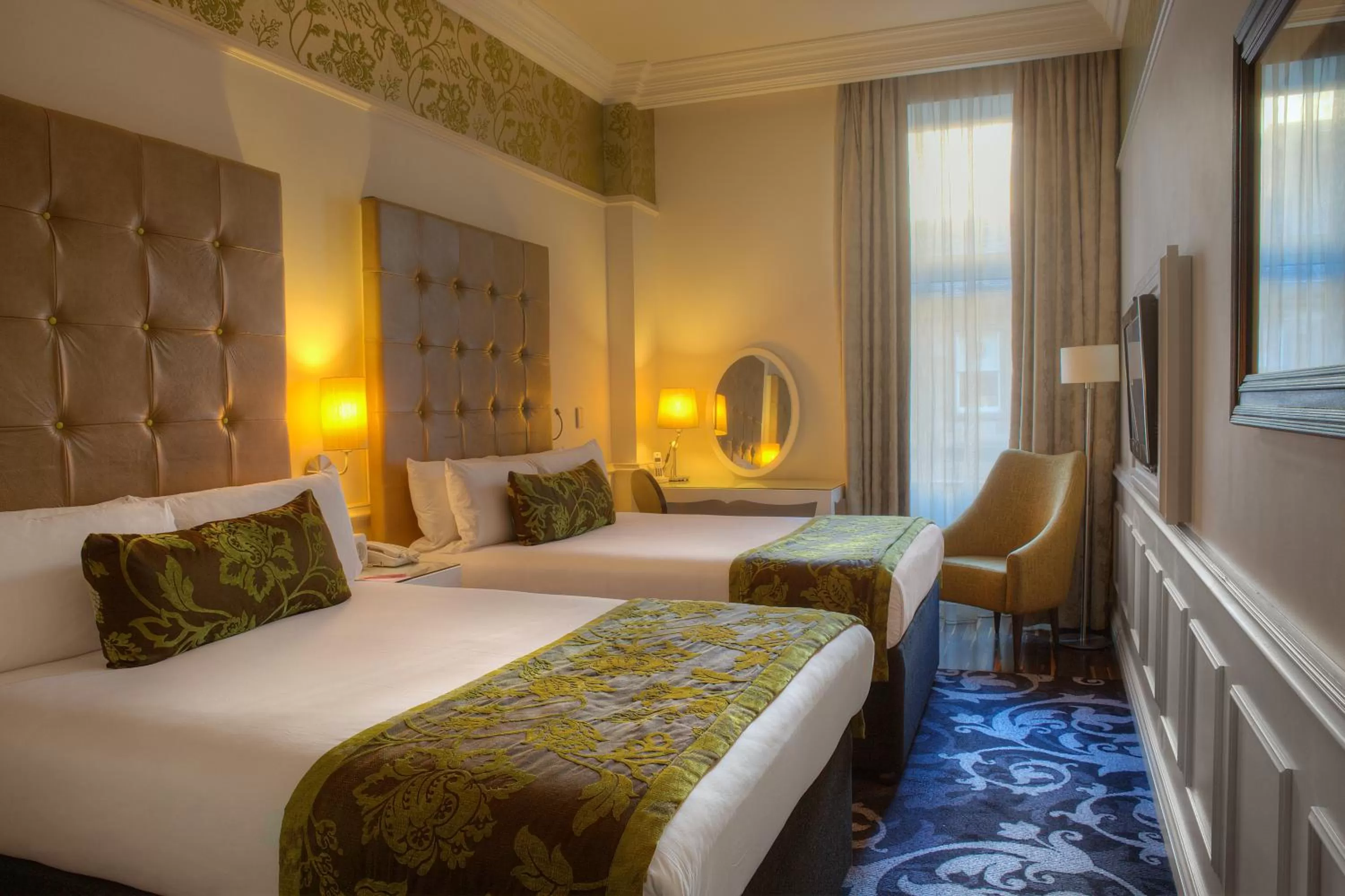 Photo of the whole room, Bed in Hotel Indigo Glasgow by IHG