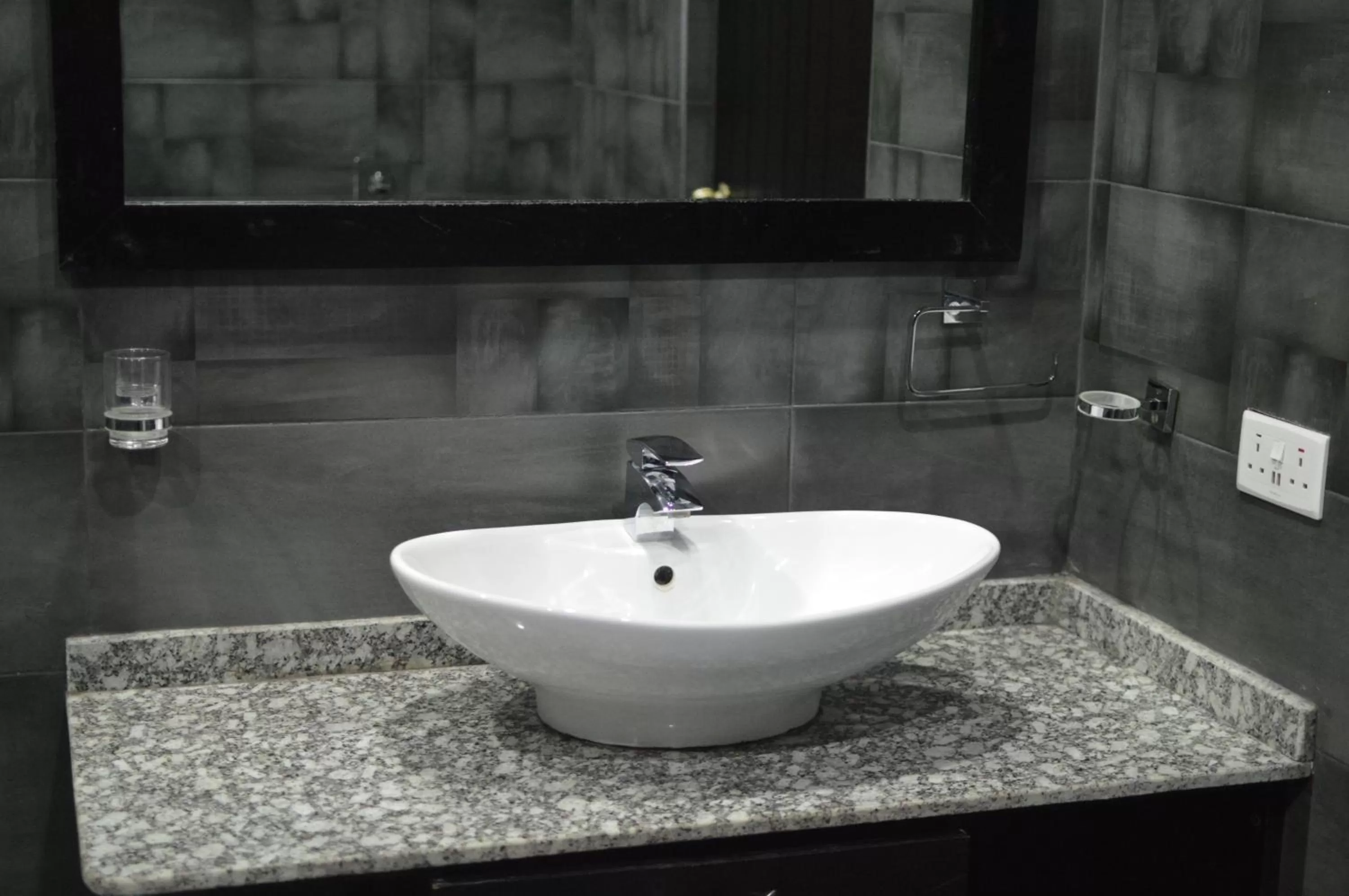 Bathroom in Palm Kalash Hotel