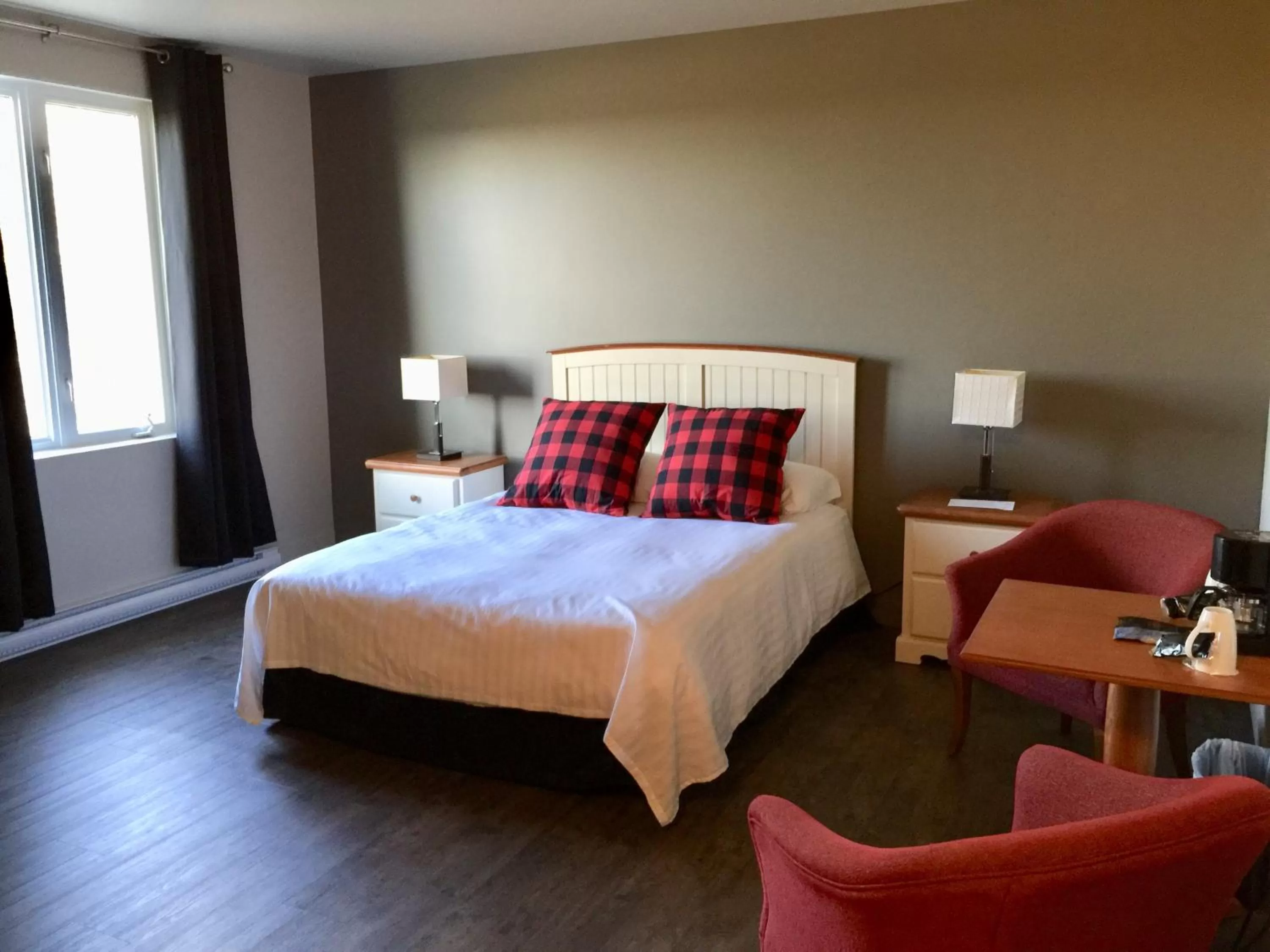 Bedroom, Bed in Auberge - Village Grande Nature Chic-Chocs