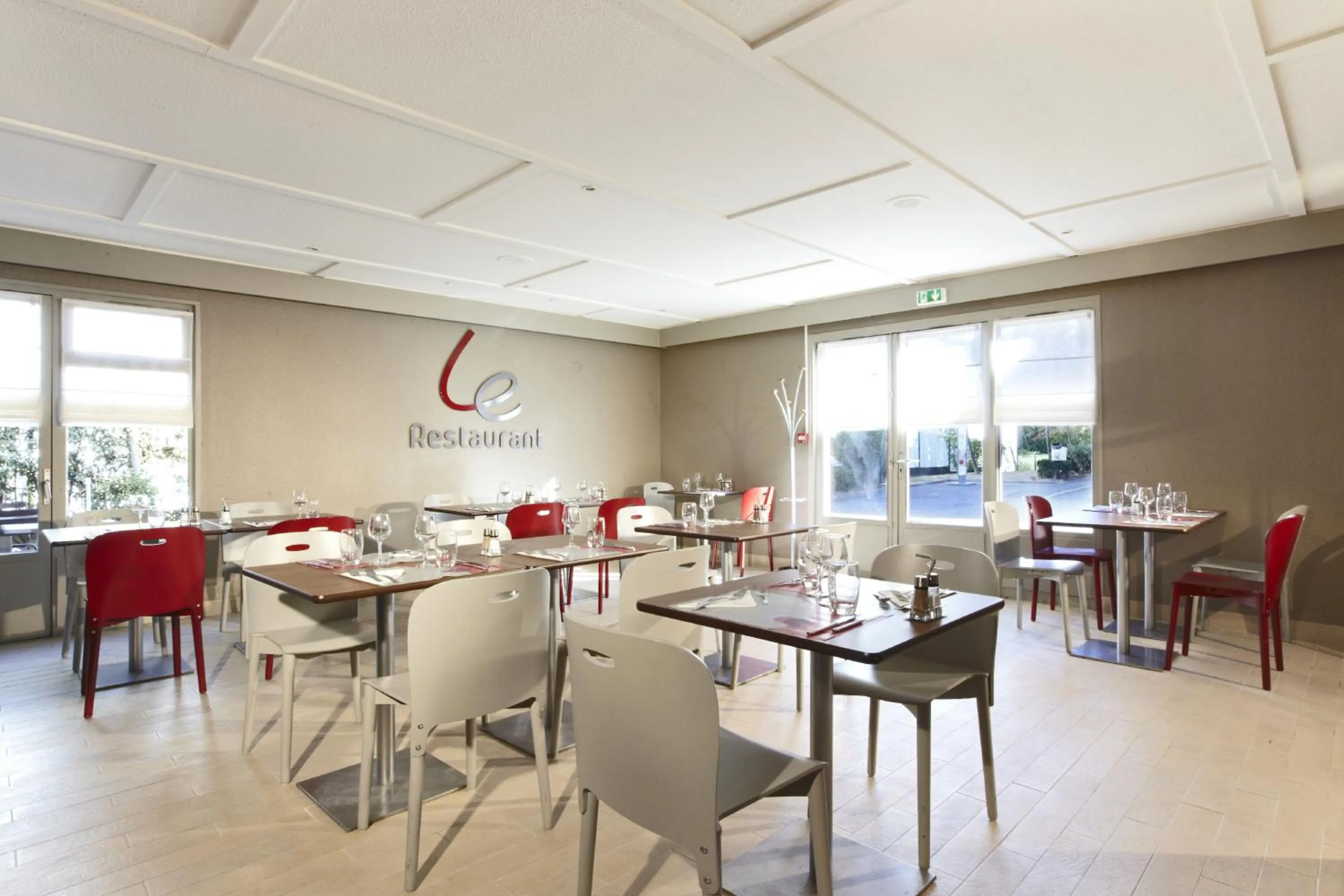 Restaurant/places to eat in Campanile Plaisir