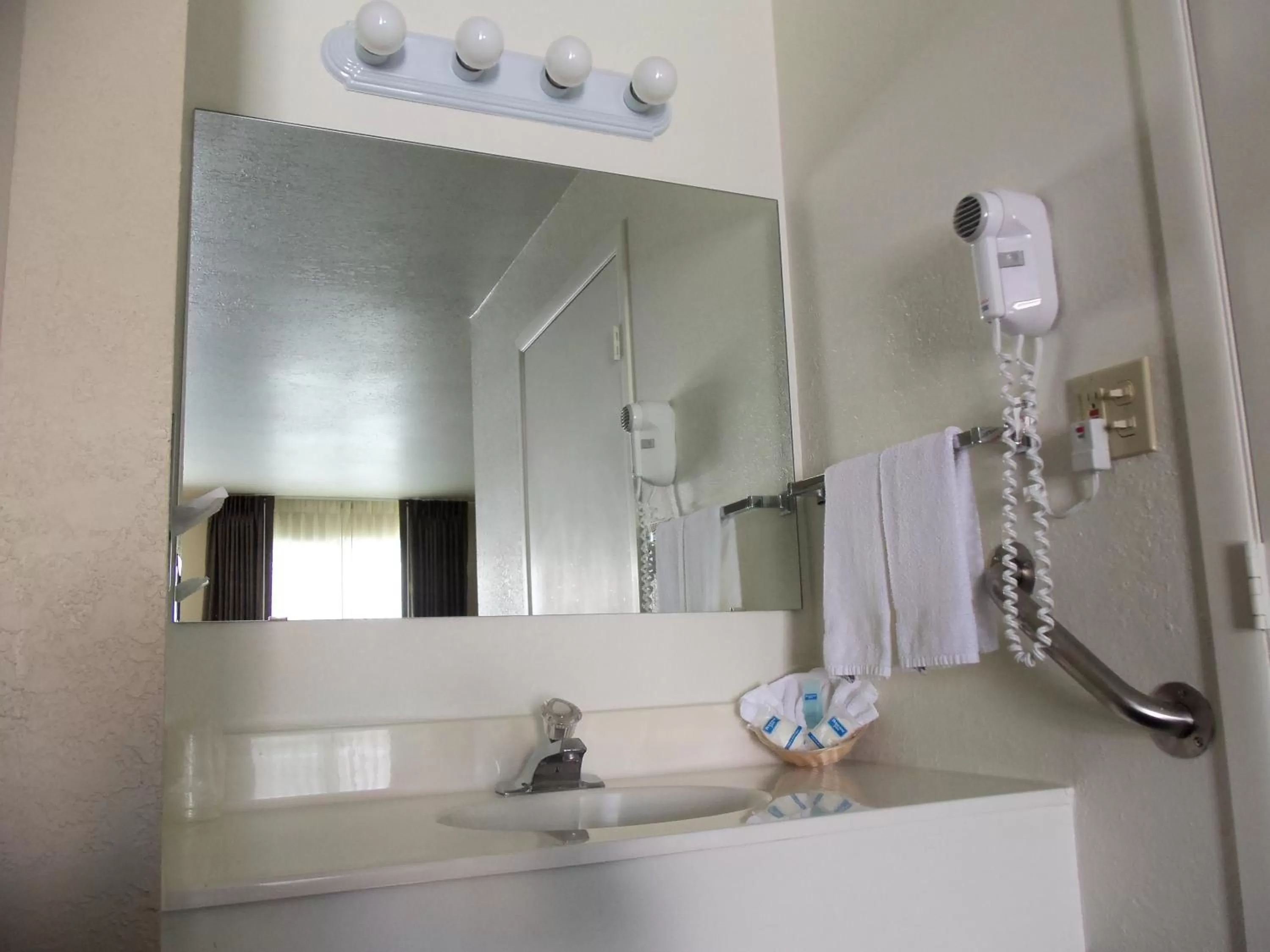 Bathroom in Rodeway Inn Gunnison - Crested Butte