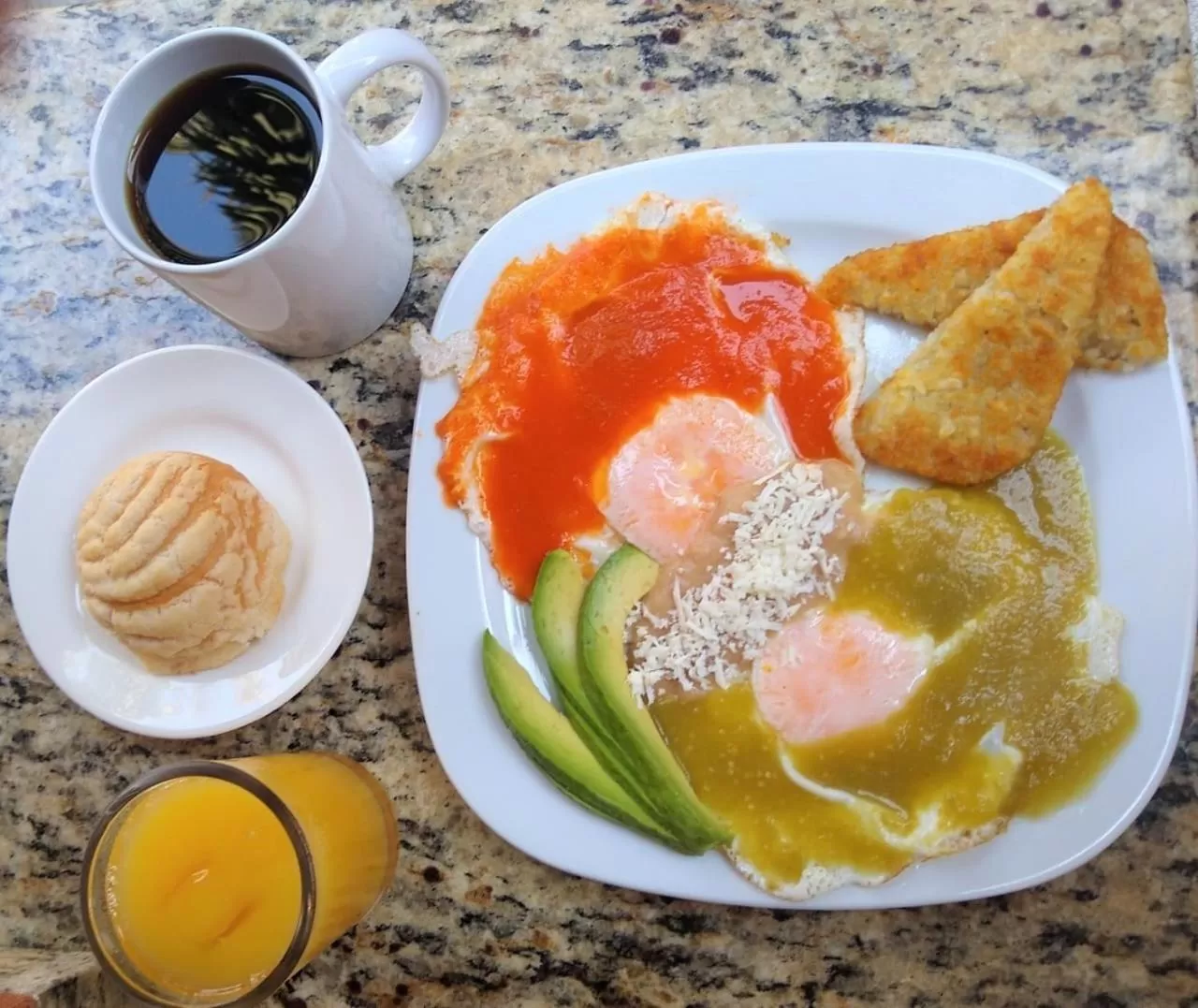 Restaurant/places to eat in Hotel Casa de Lirio Diamante