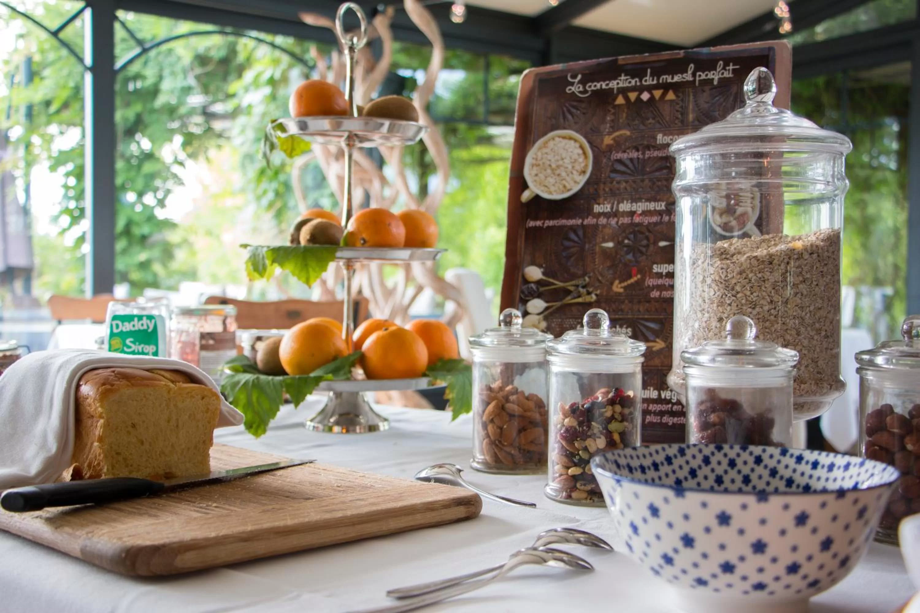 Breakfast in Domaine de Bellevue, The Originals Relais