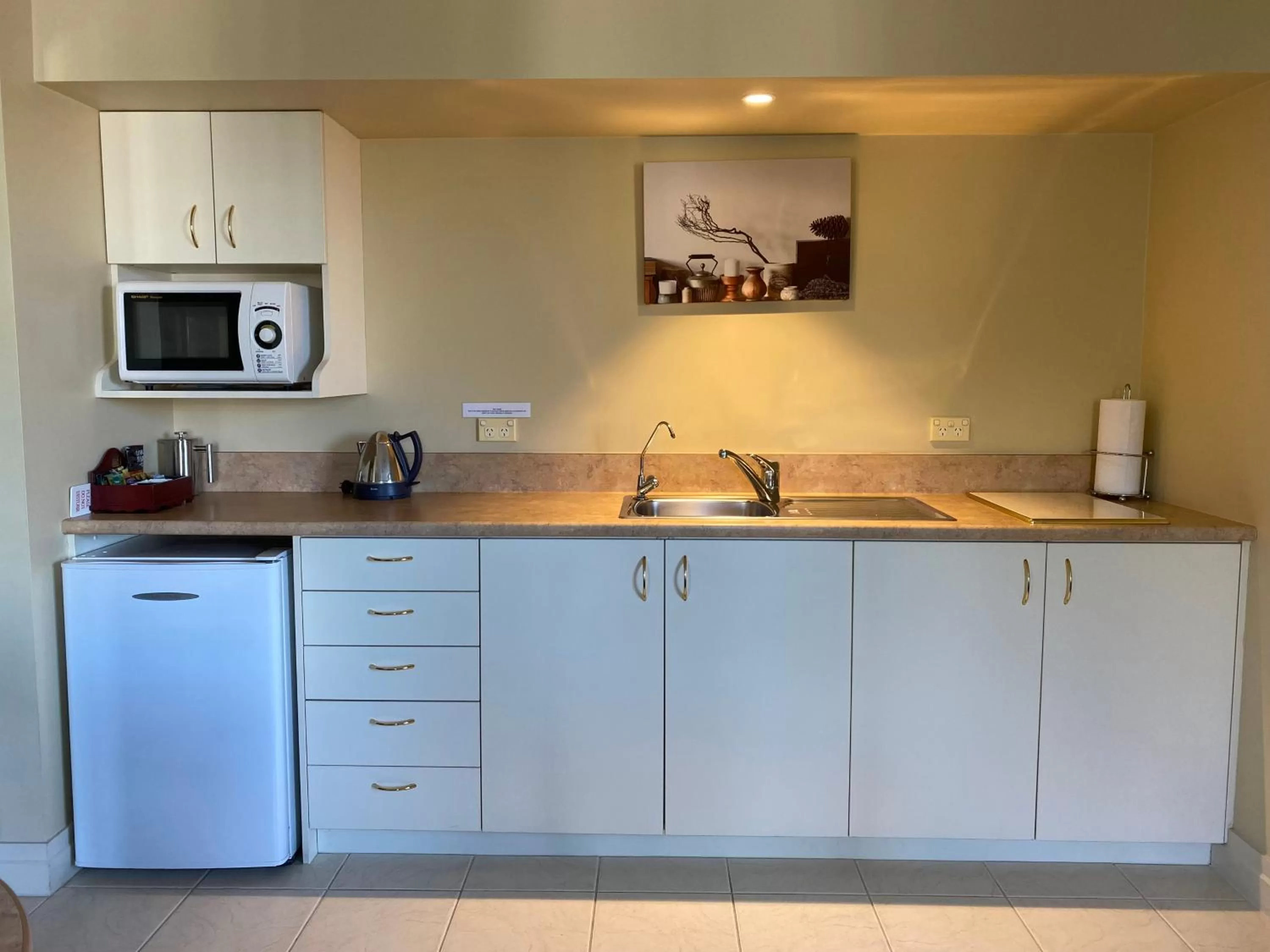 Kitchen or kitchenette in Motel On York