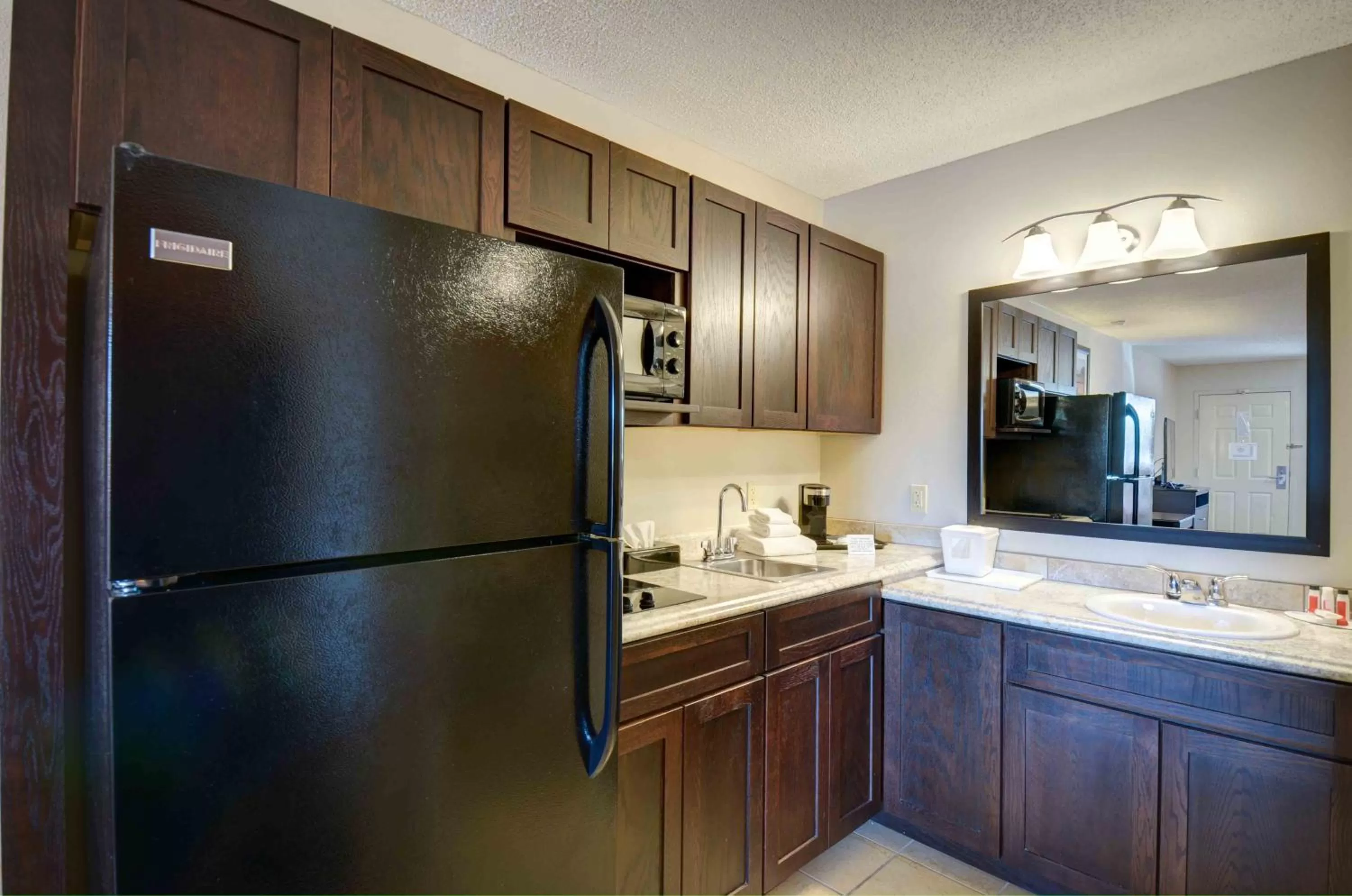 Kitchen or kitchenette in North Platte Inn and Suites