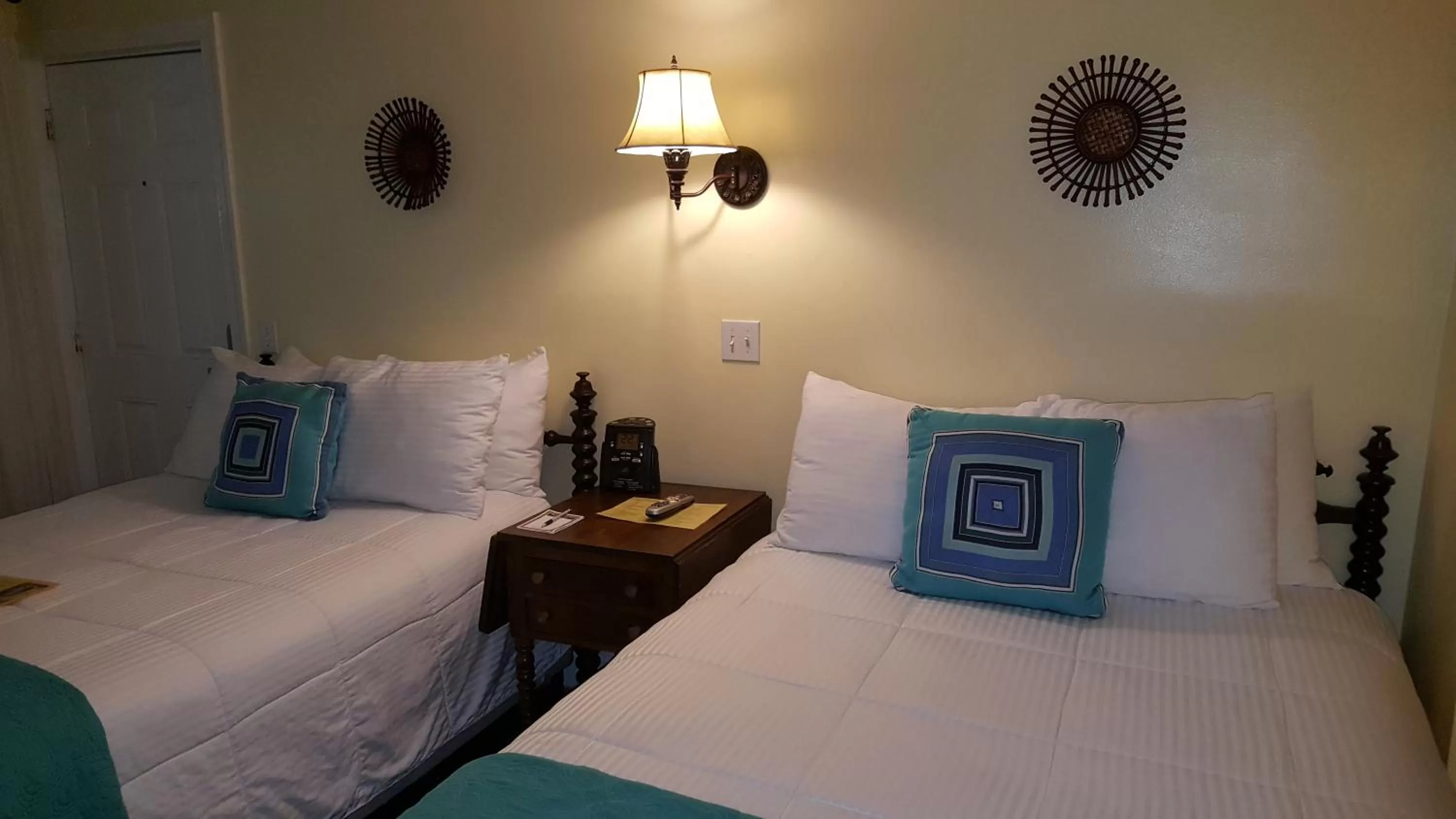 Bedroom, Bed in The Caribbean Court Boutique Hotel