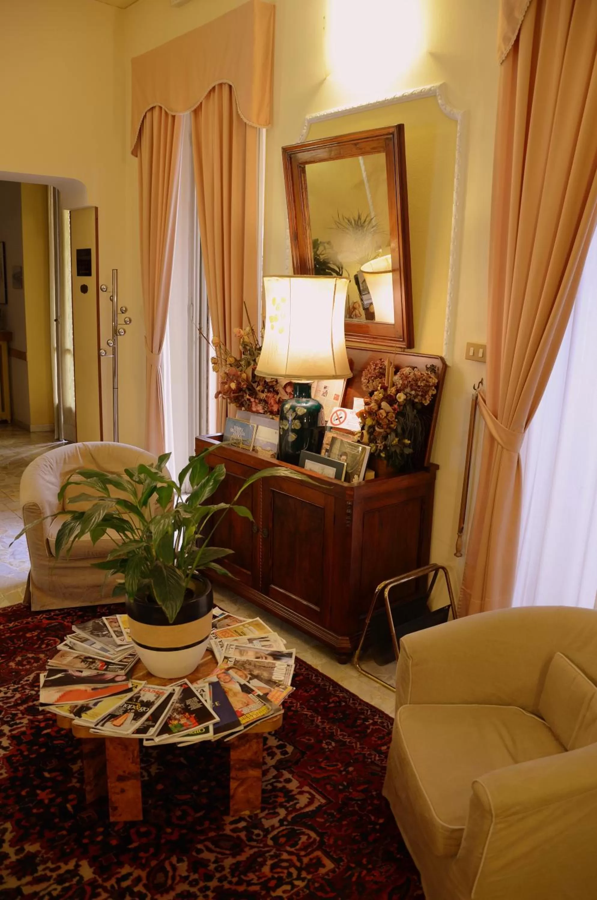 Seating area in Hotel Eden