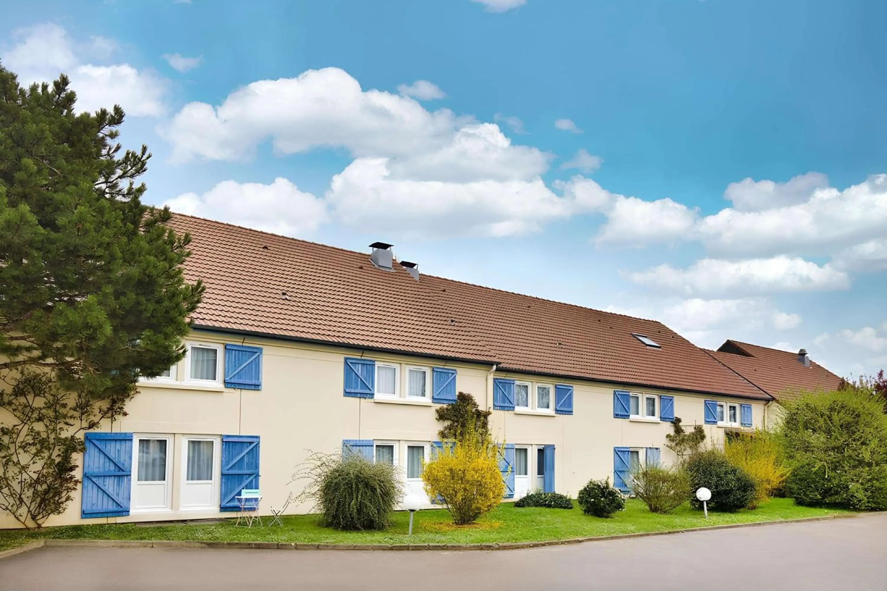 Property building in Sure Hotel by Best Western Plaisir