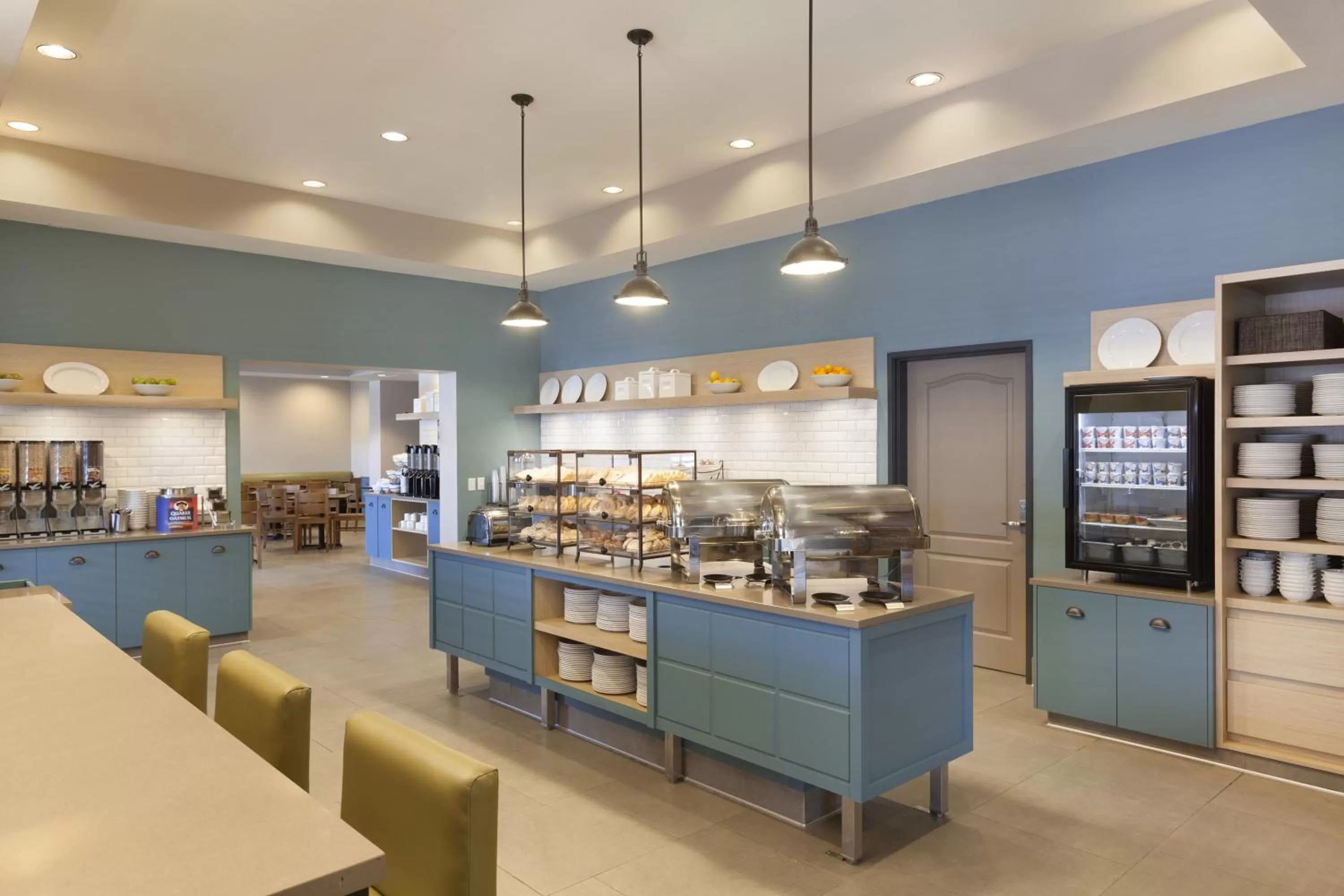 Food in Country Inn & Suites by Radisson, Bloomington at Mall of America, MN