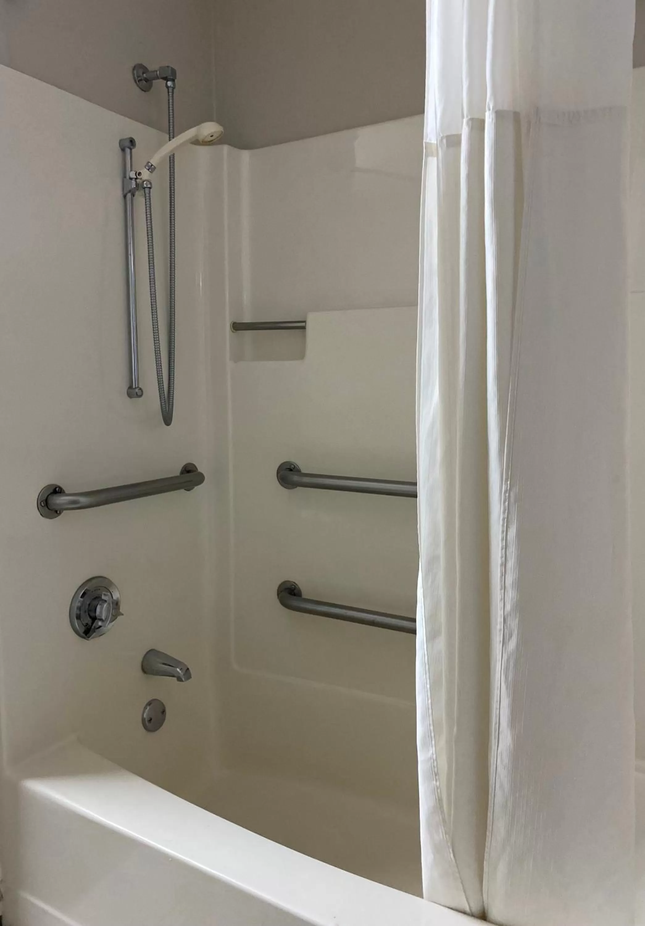 Bathroom in Days Inn by Wyndham Brunswick Bath Area