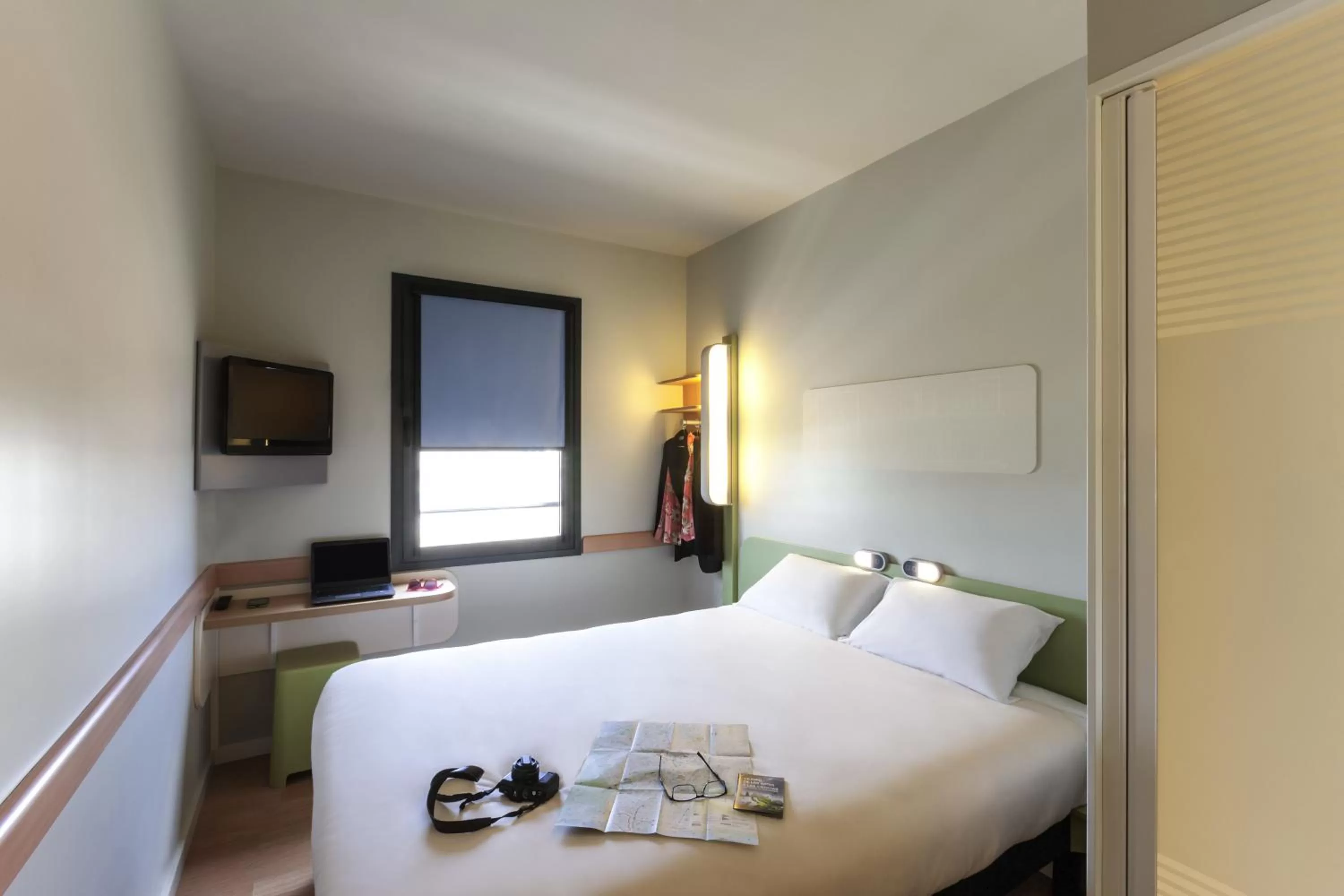 Bed in ibis budget Bordeaux Centre Bastide