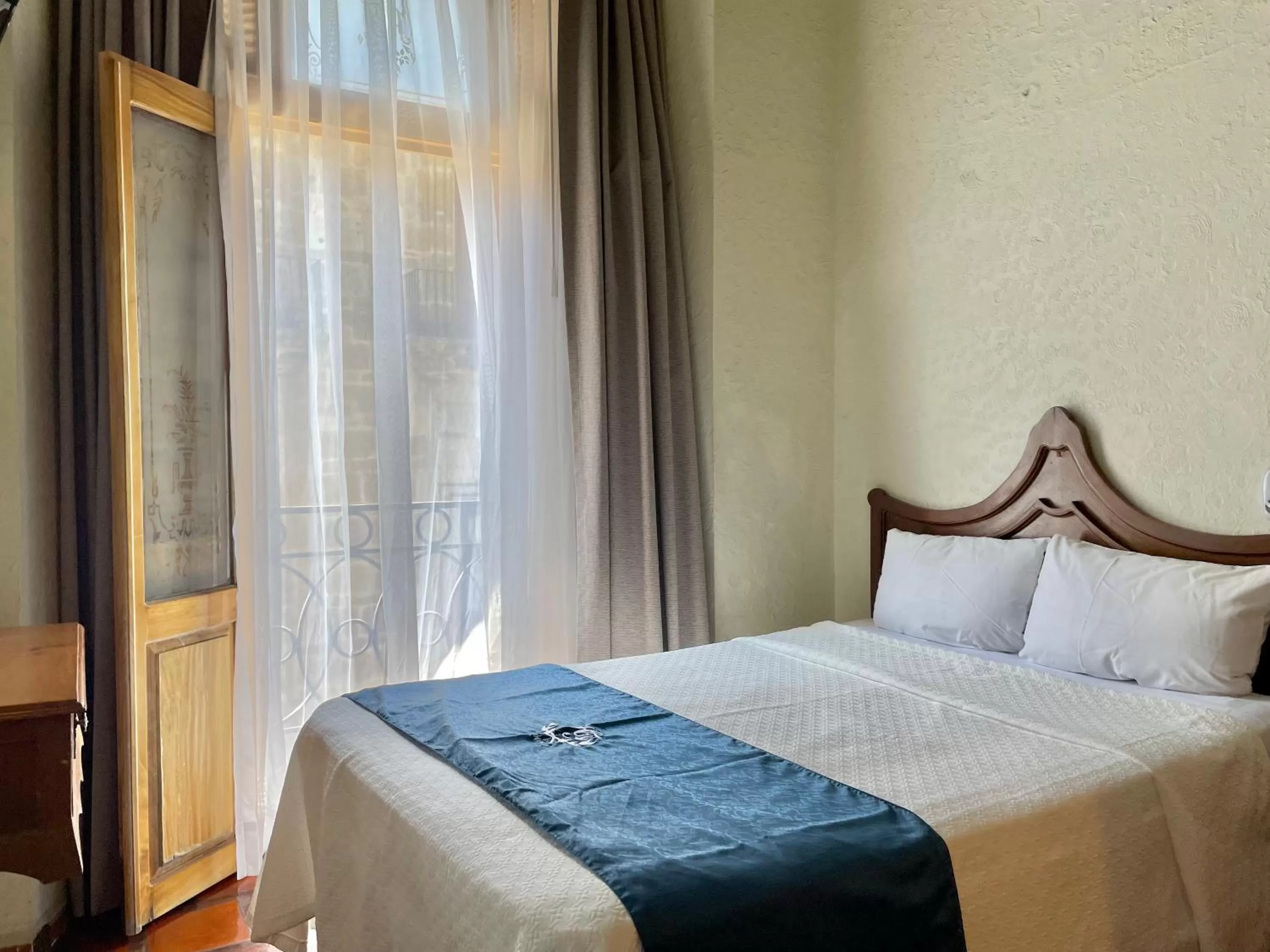 Bed in Hotel Frances