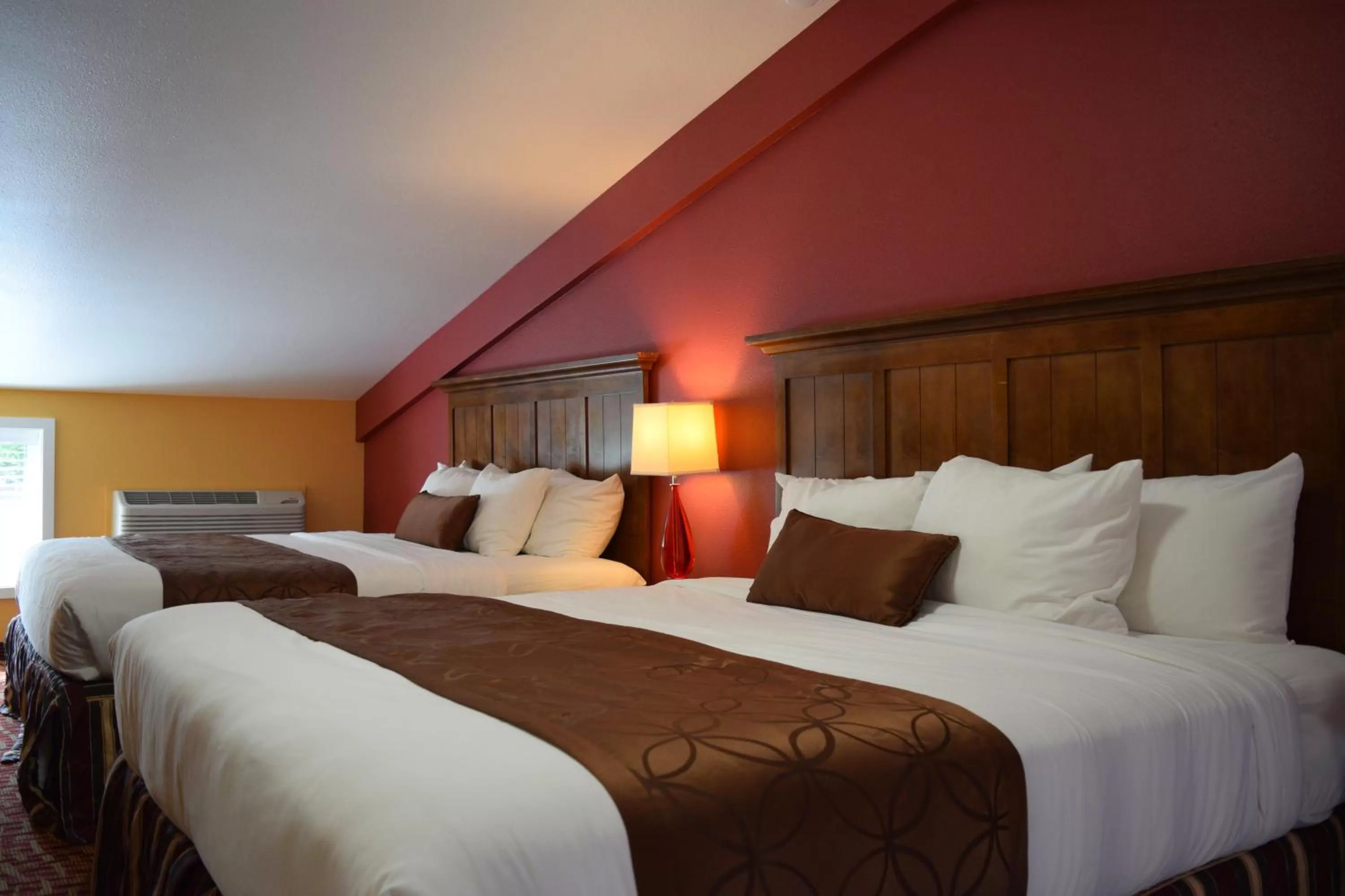 Bedroom, Bed in Dew Drop Inn