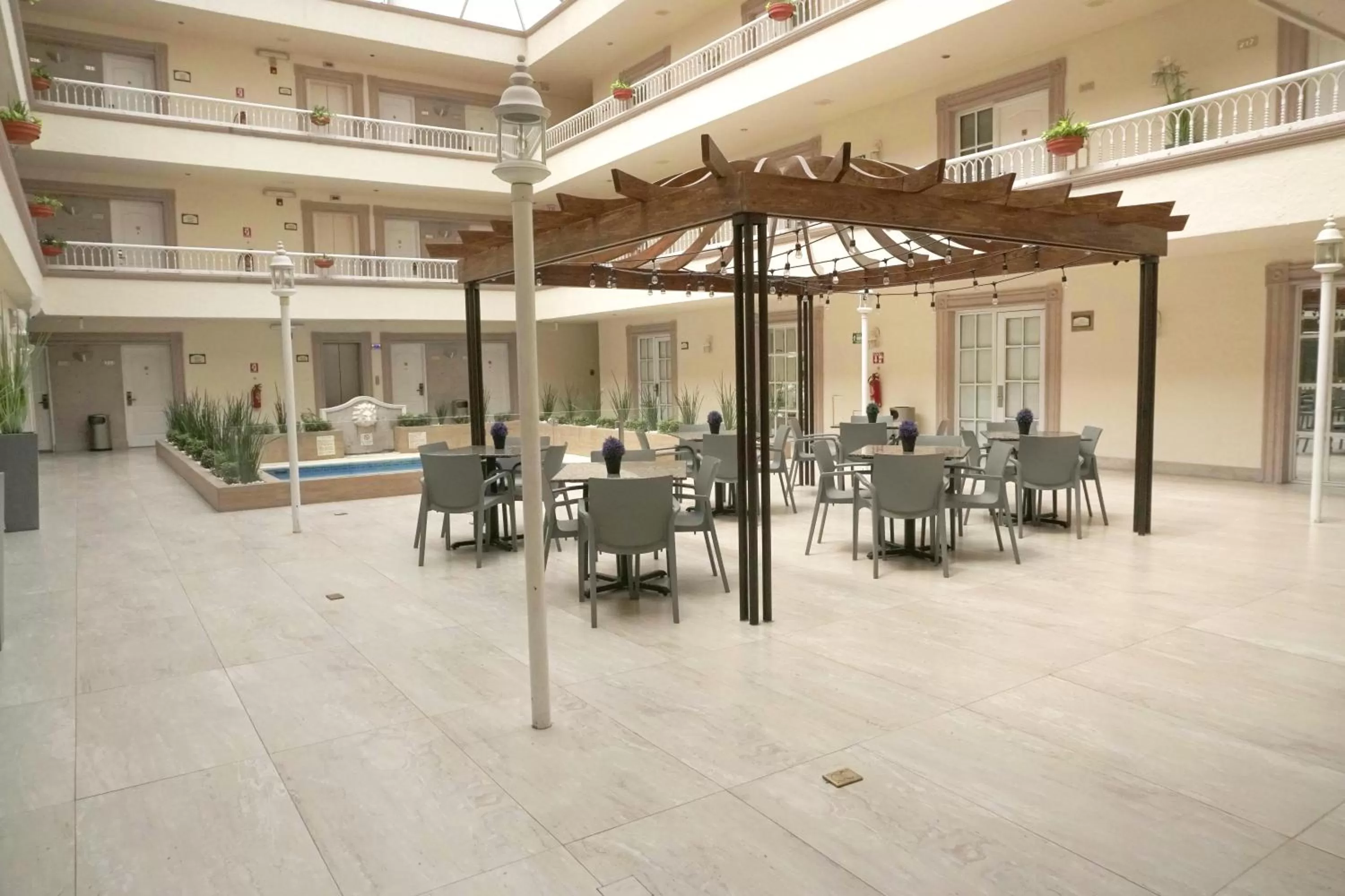 Patio in Best Western PLUS Monterrey Colón