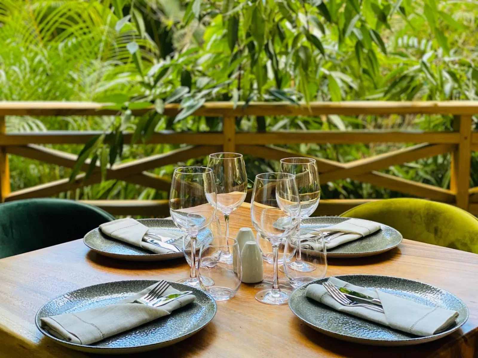 Restaurant/places to eat in Saman Boutique Hotel By Mint