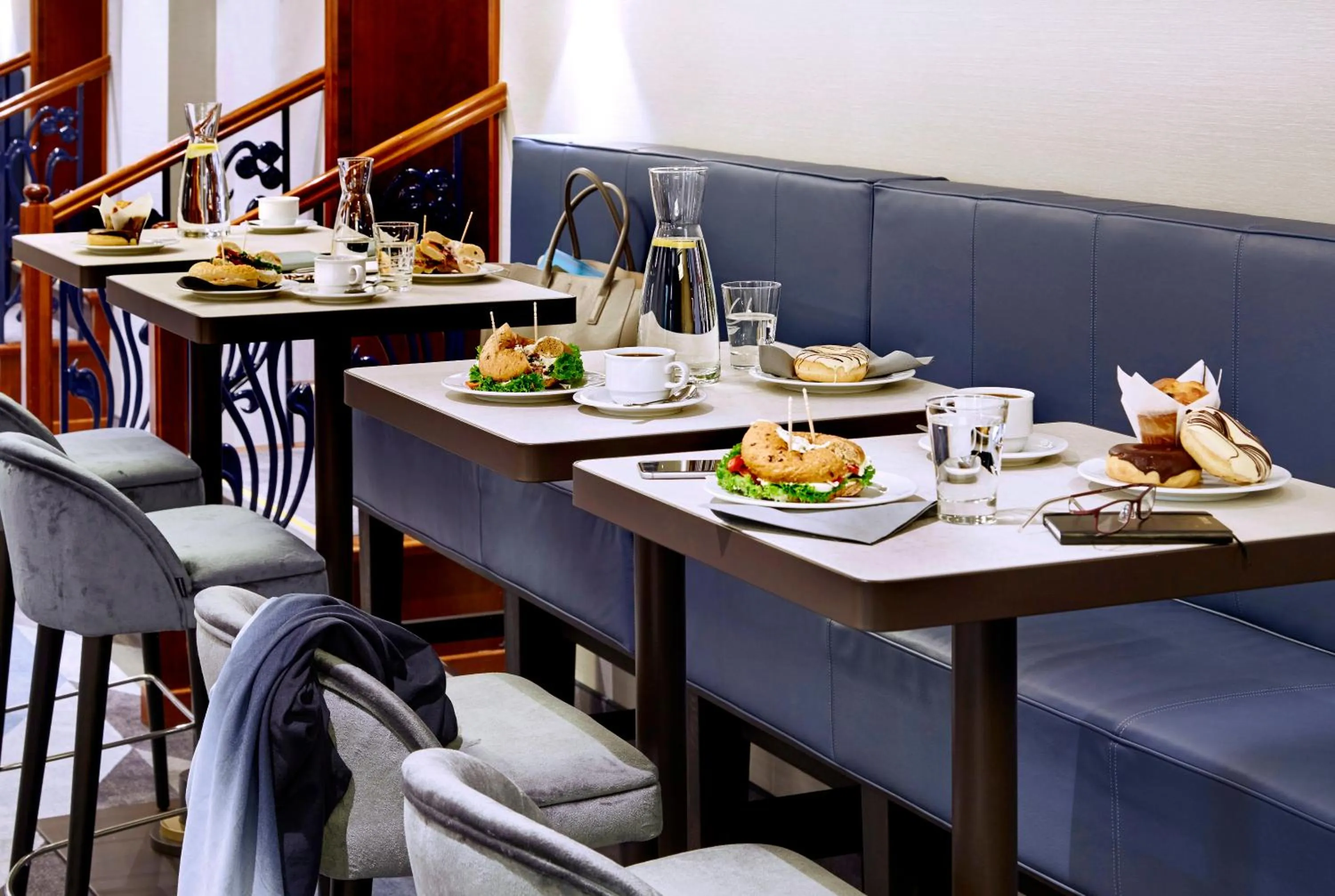 Lounge or bar in Seaside Park Hotel Leipzig