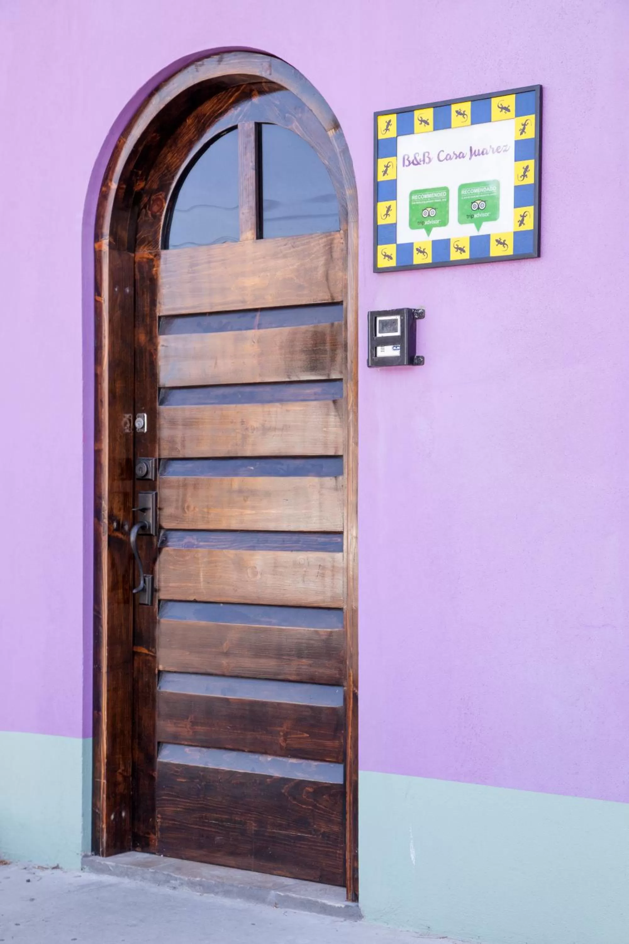 Facade/entrance in Casa Juarez B&B