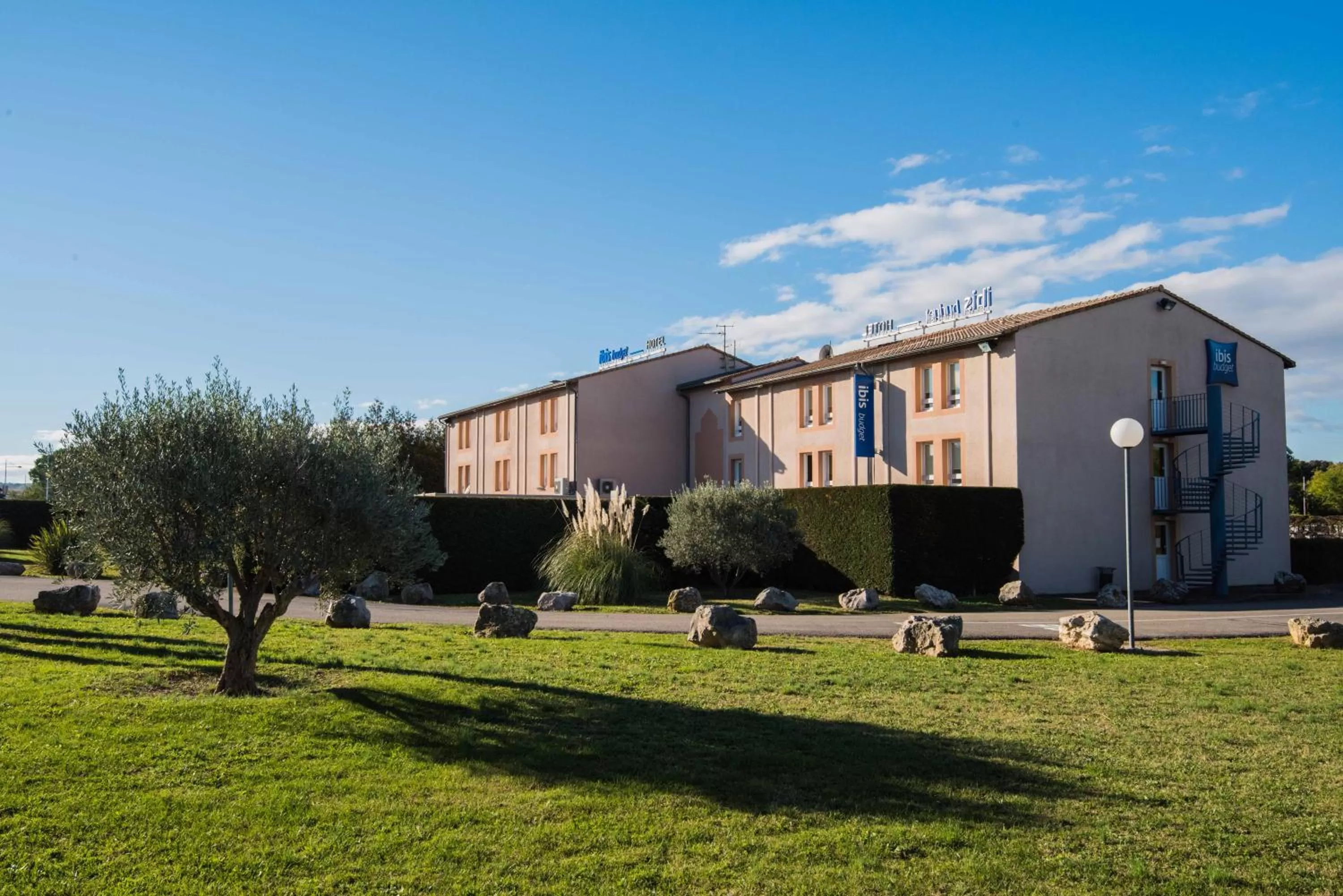 Facade/entrance in Ibis Budget Bollene