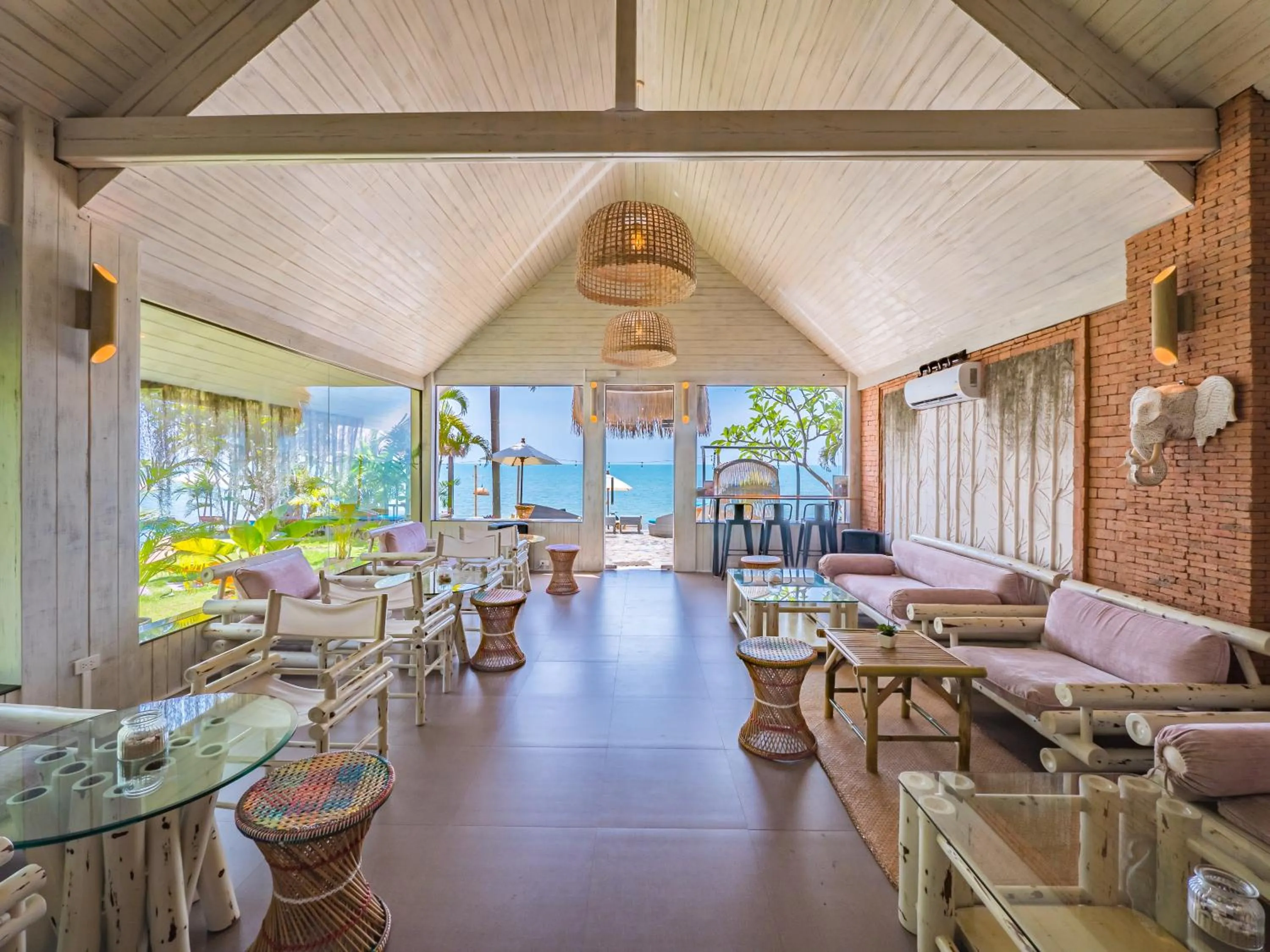 Restaurant/places to eat in Sea Valley Resort