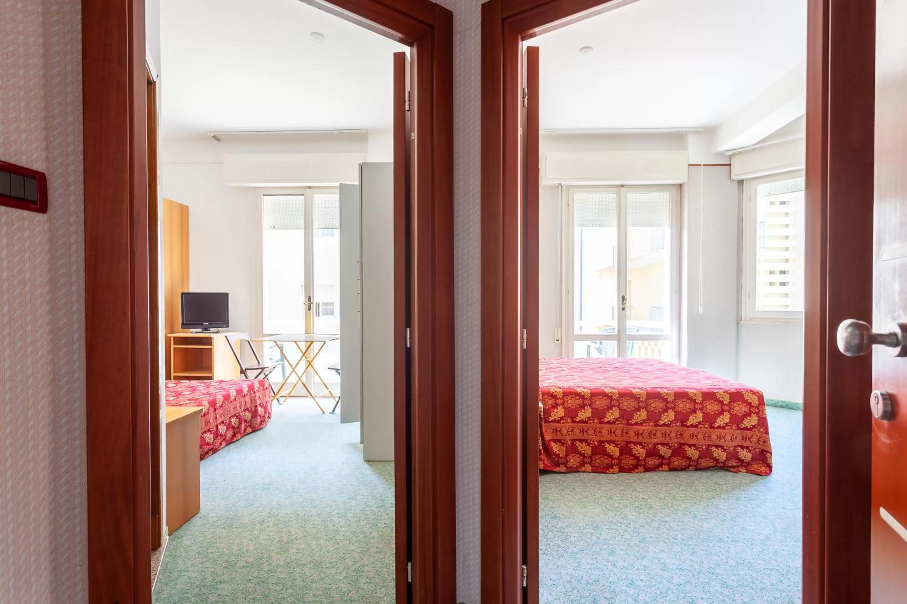 Photo of the whole room, Bed in Residence & Suites