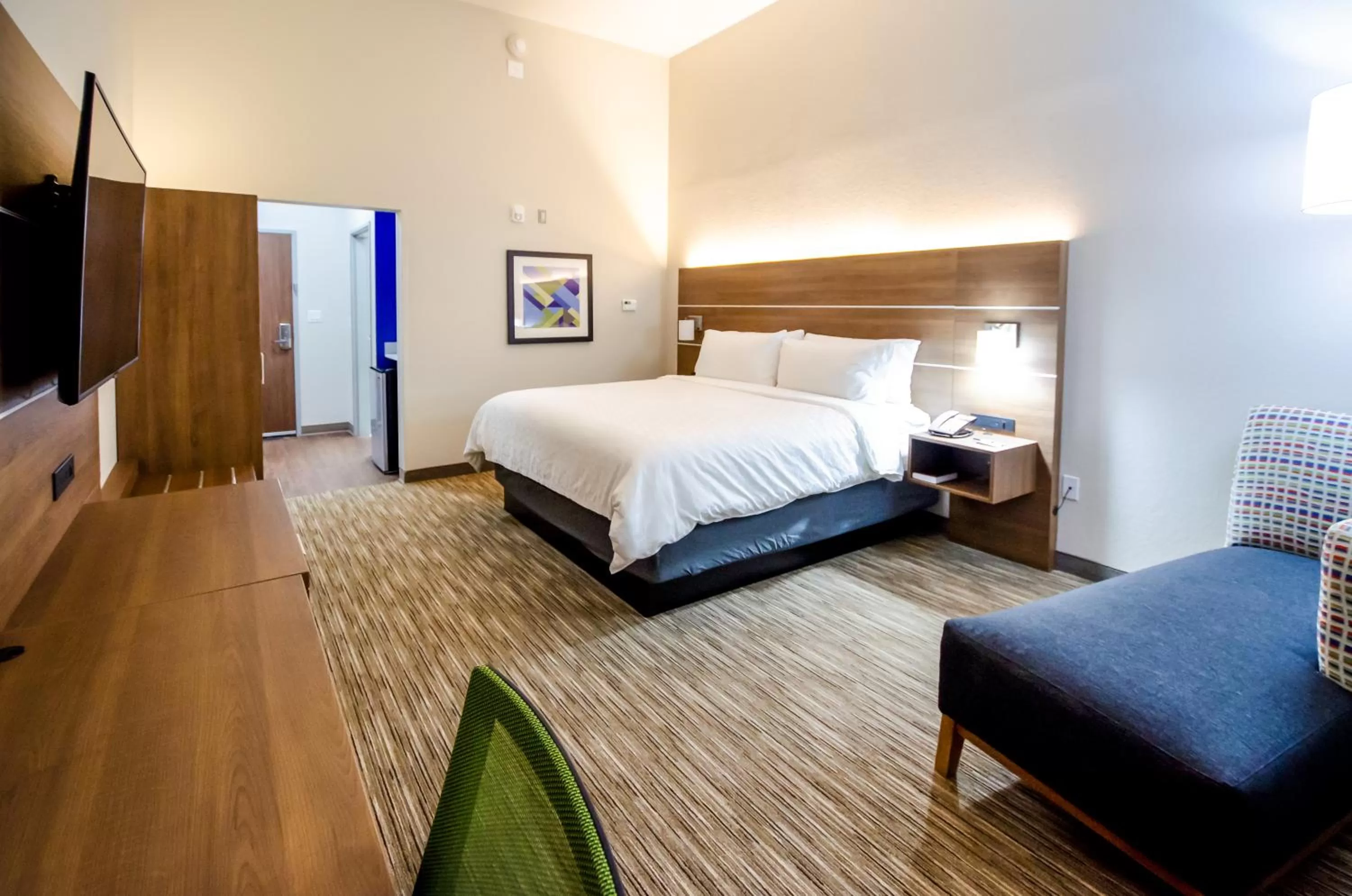 Photo of the whole room, Bed in Holiday Inn Express & Suites Taylor by IHG
