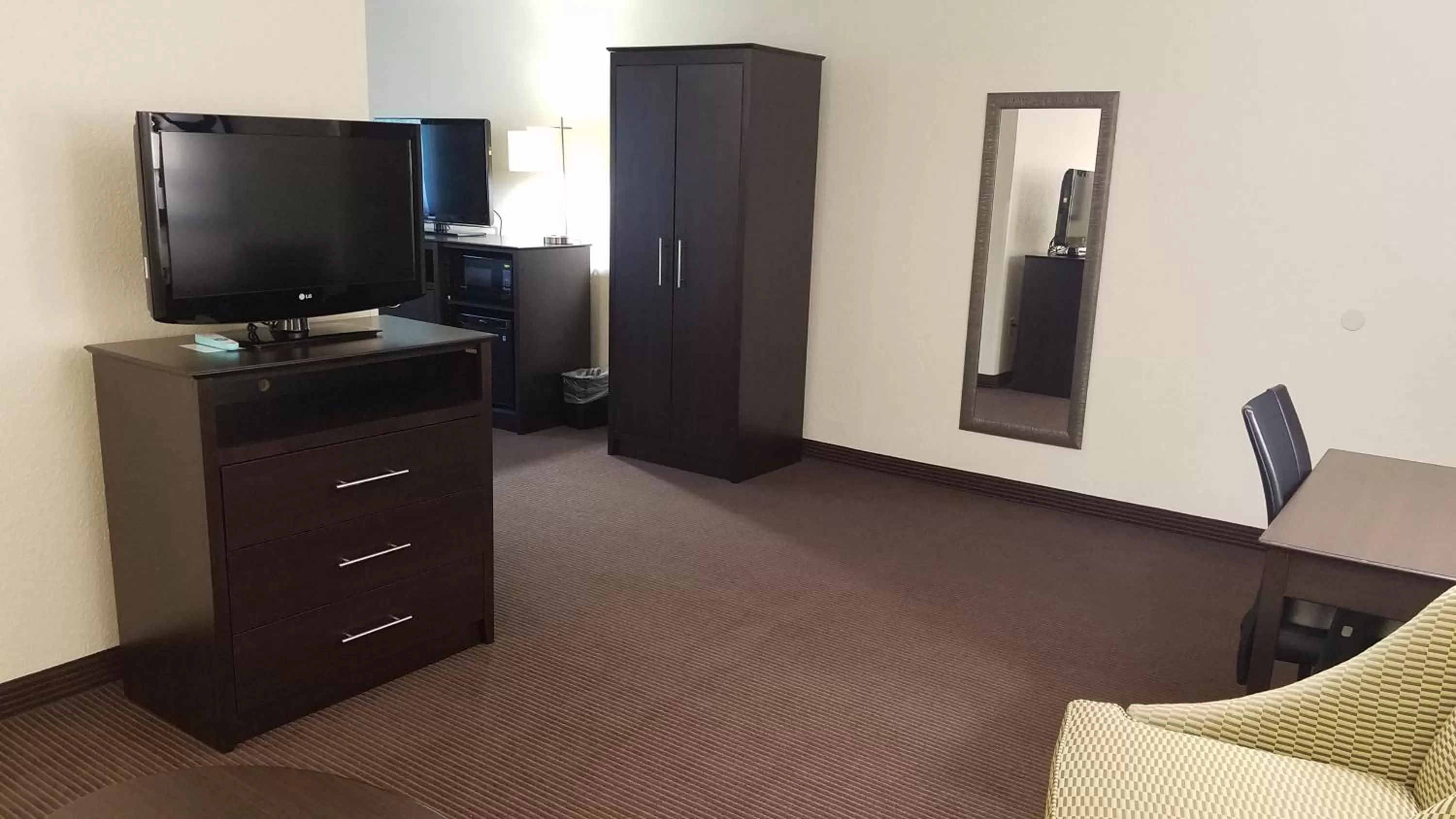 Premier King Suite - Non-Smoking in AmericInn by Wyndham Rhinelander