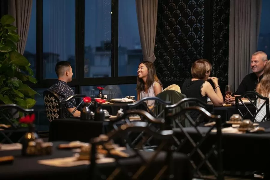 Restaurant/places to eat in JM Marvel Hotel & Spa