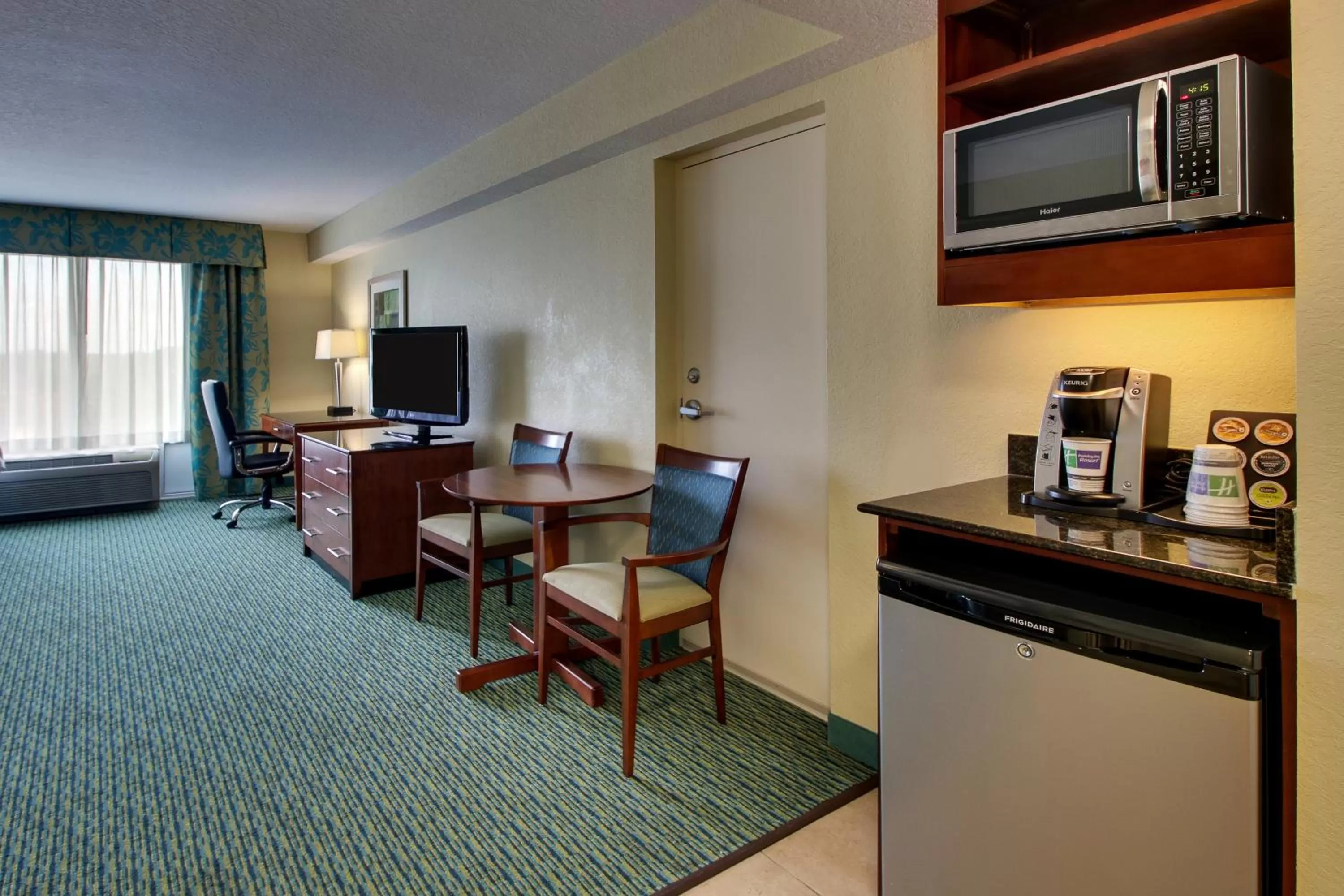 TV and multimedia in Holiday Inn Resort Orlando - Lake Buena Vista by IHG