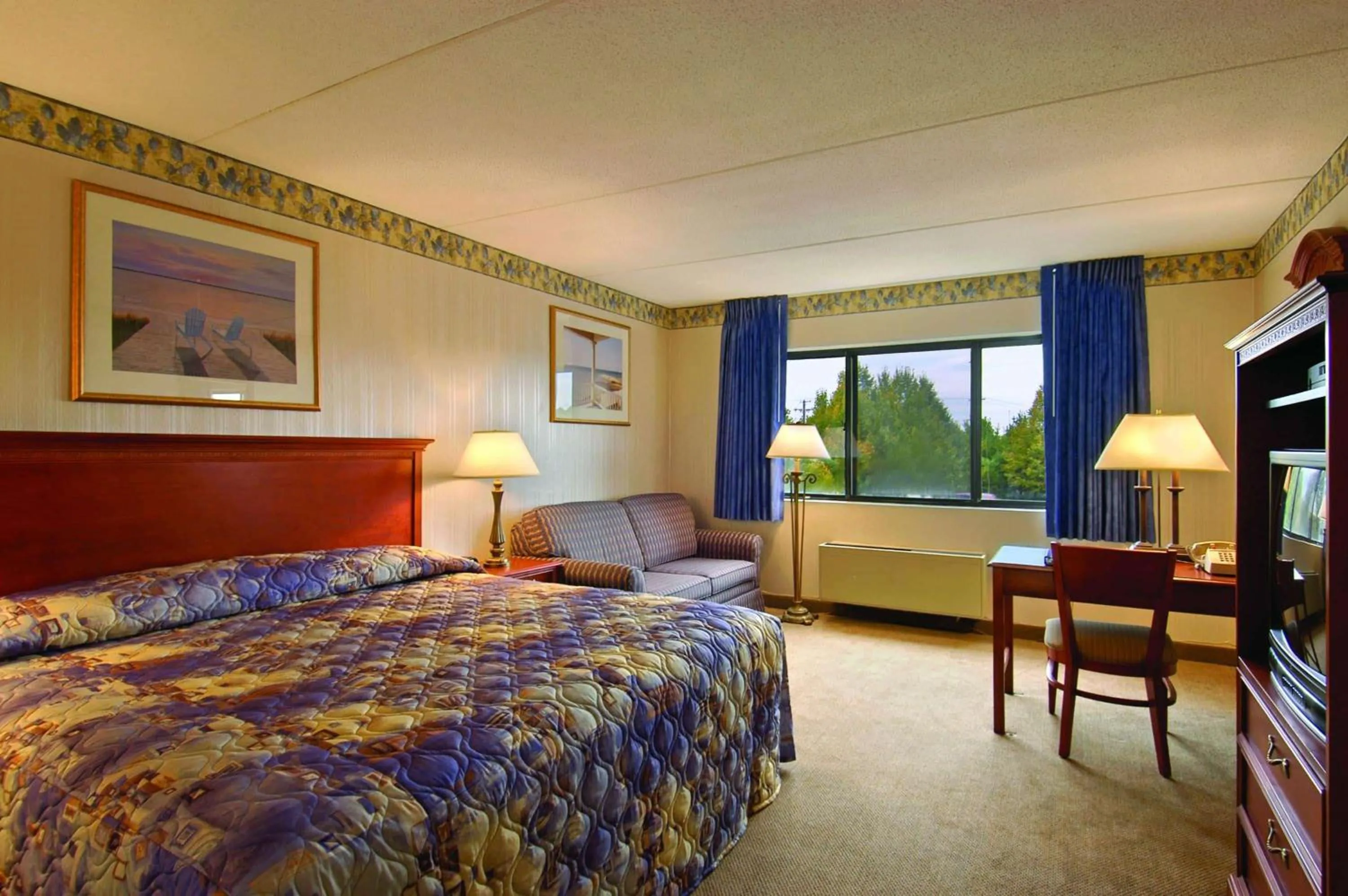 Photo of the whole room in Howard Johnson by Wyndham South Portland