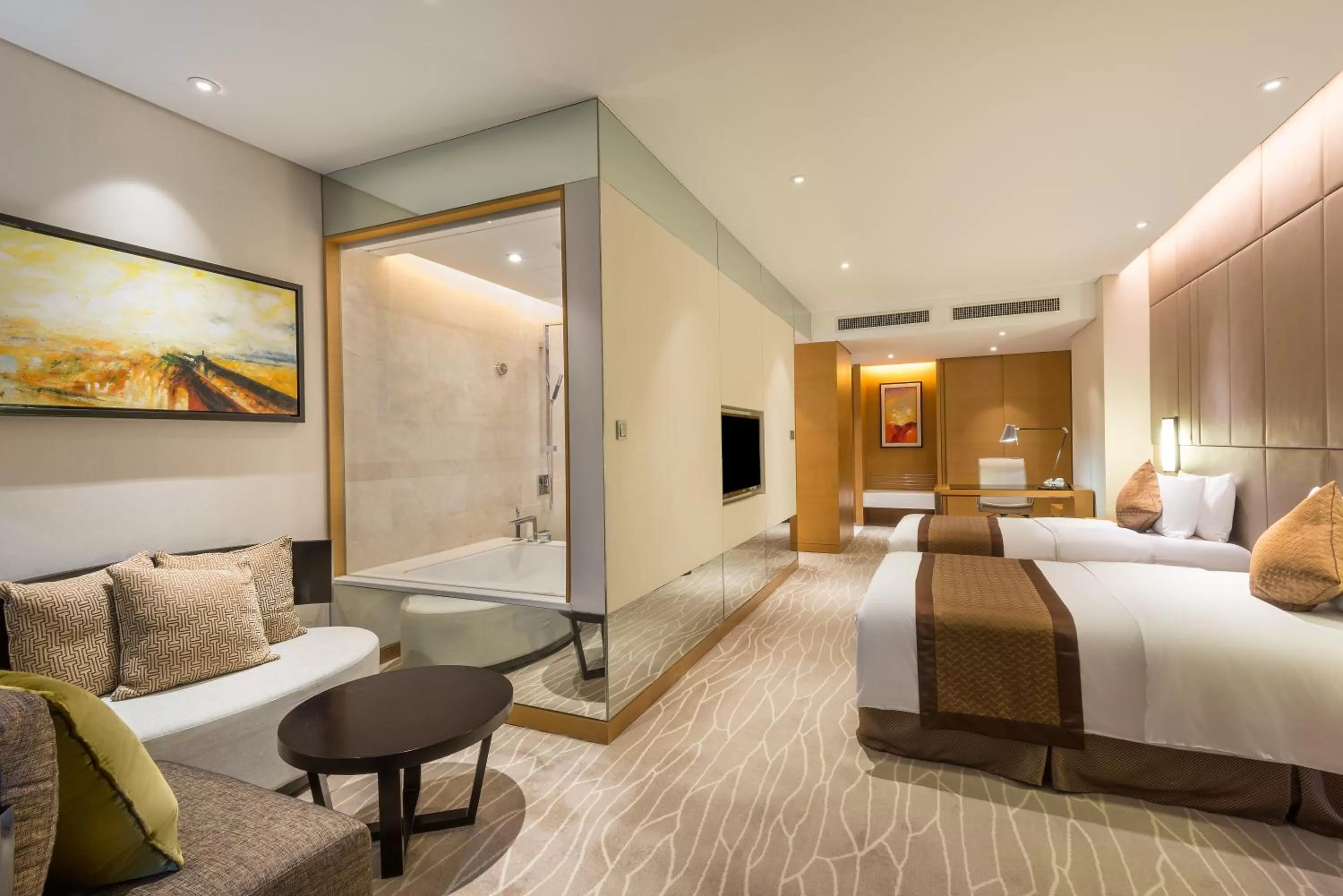 Photo of the whole room, Bed in Crowne Plaza Yangzhou by IHG
