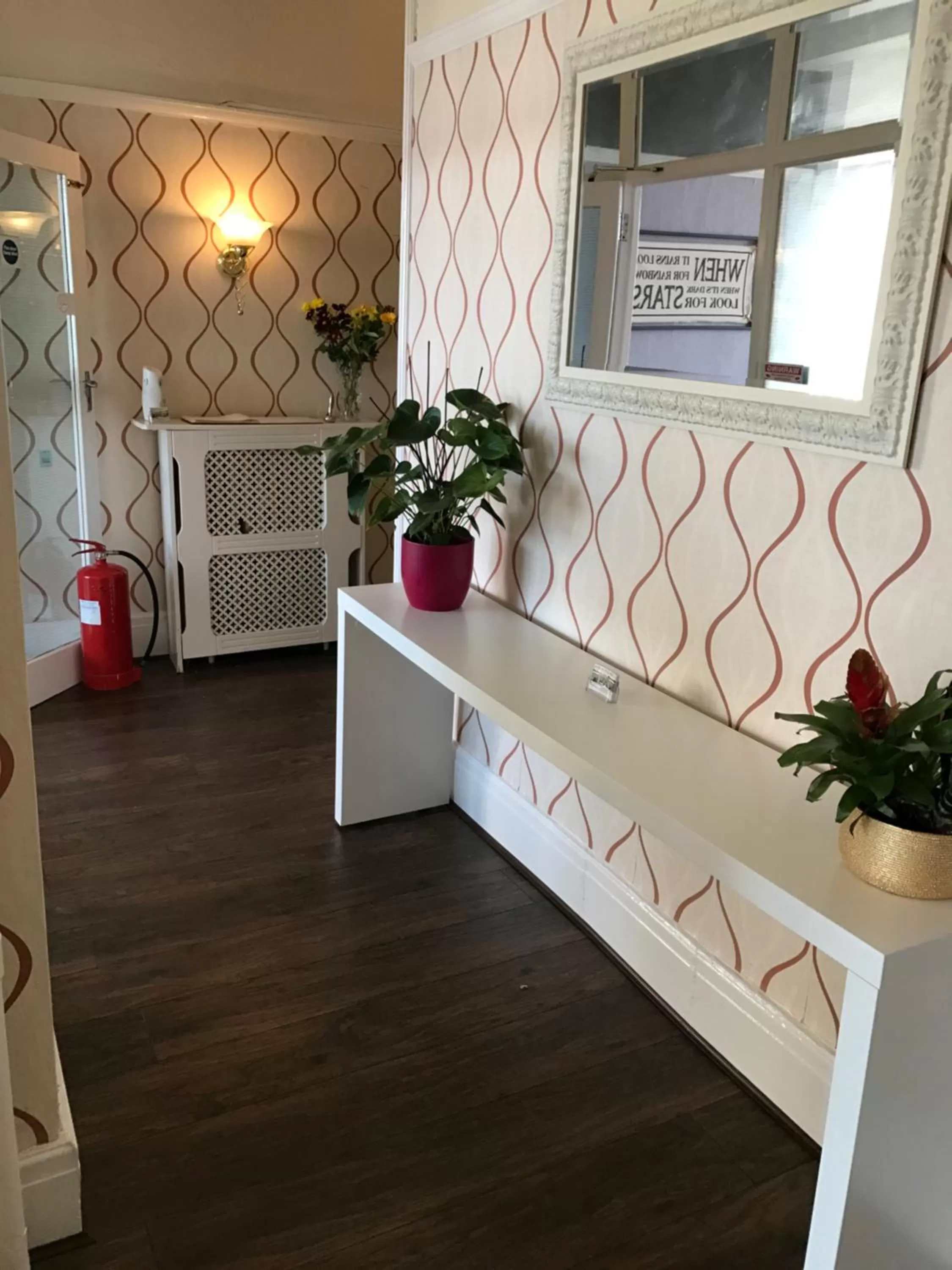 Lobby or reception in Queens Plaza Hotel