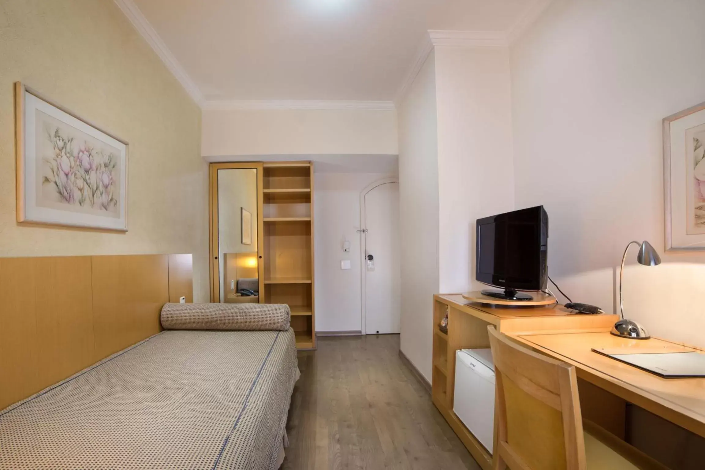 Single Room in Cardum Hotel Single Room in Cardum Hotel