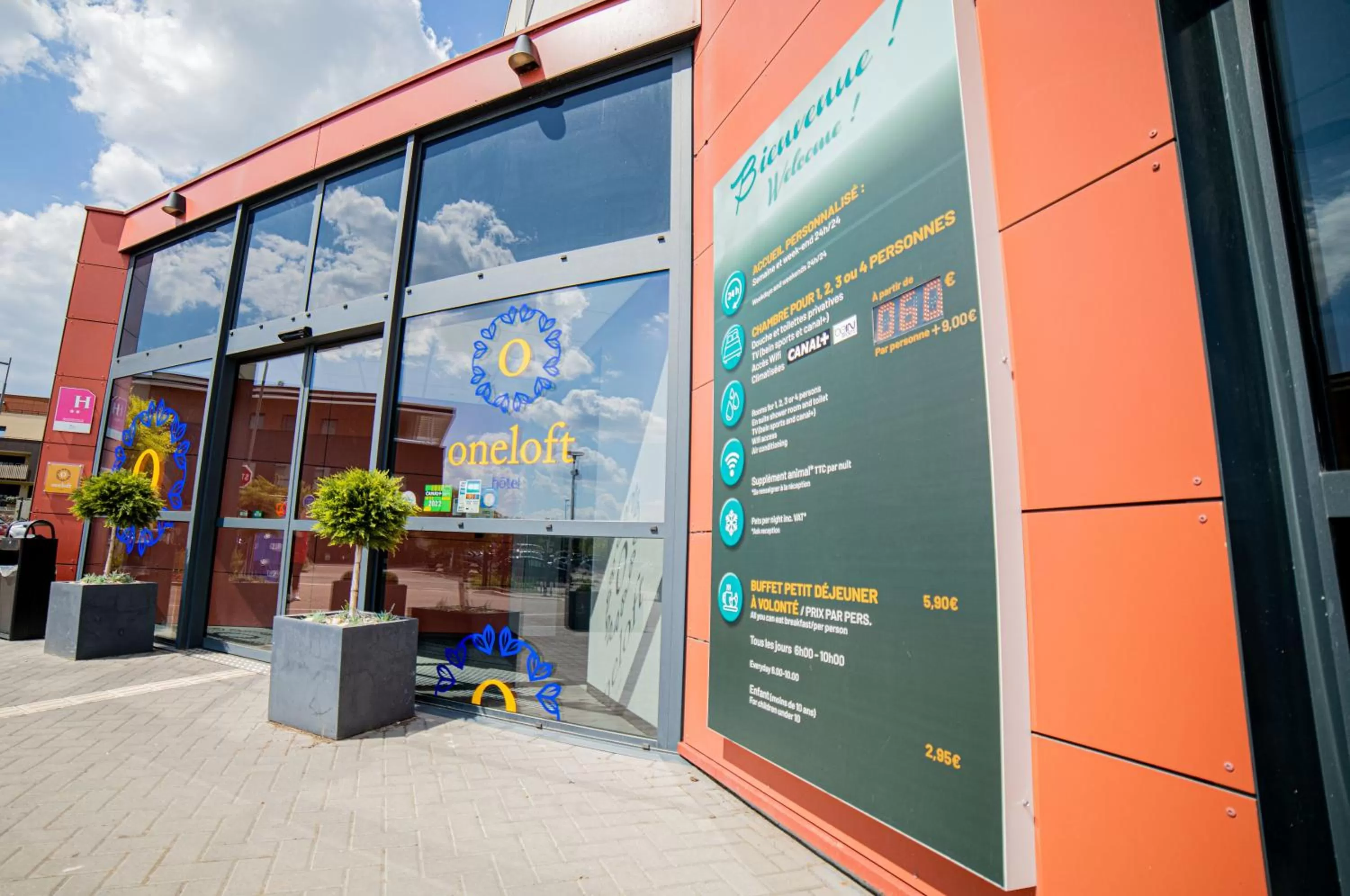 Facade/entrance in Oneloft Hotel