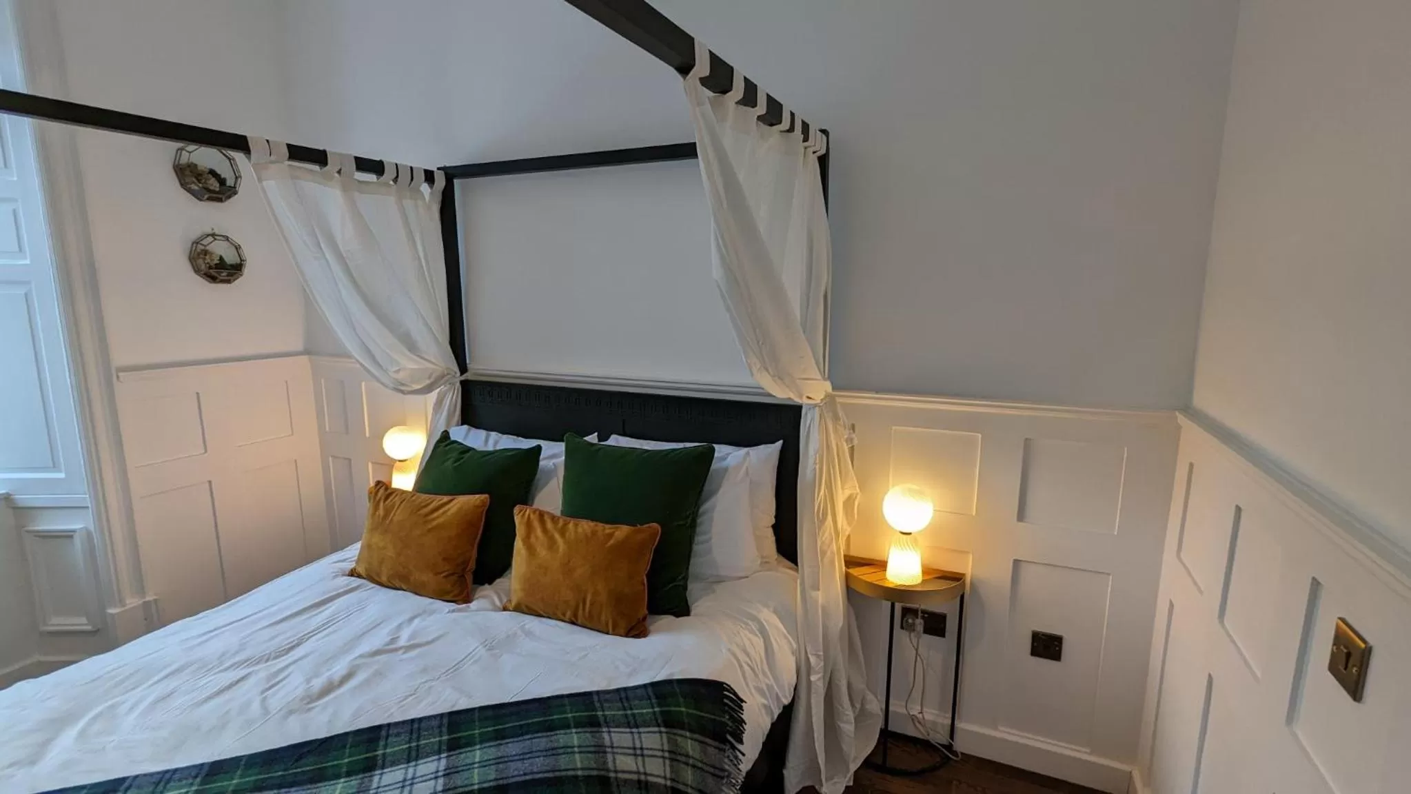 Bedroom, Bed in Slateford House 1770 Luxury Aparthotel by The House of Danu