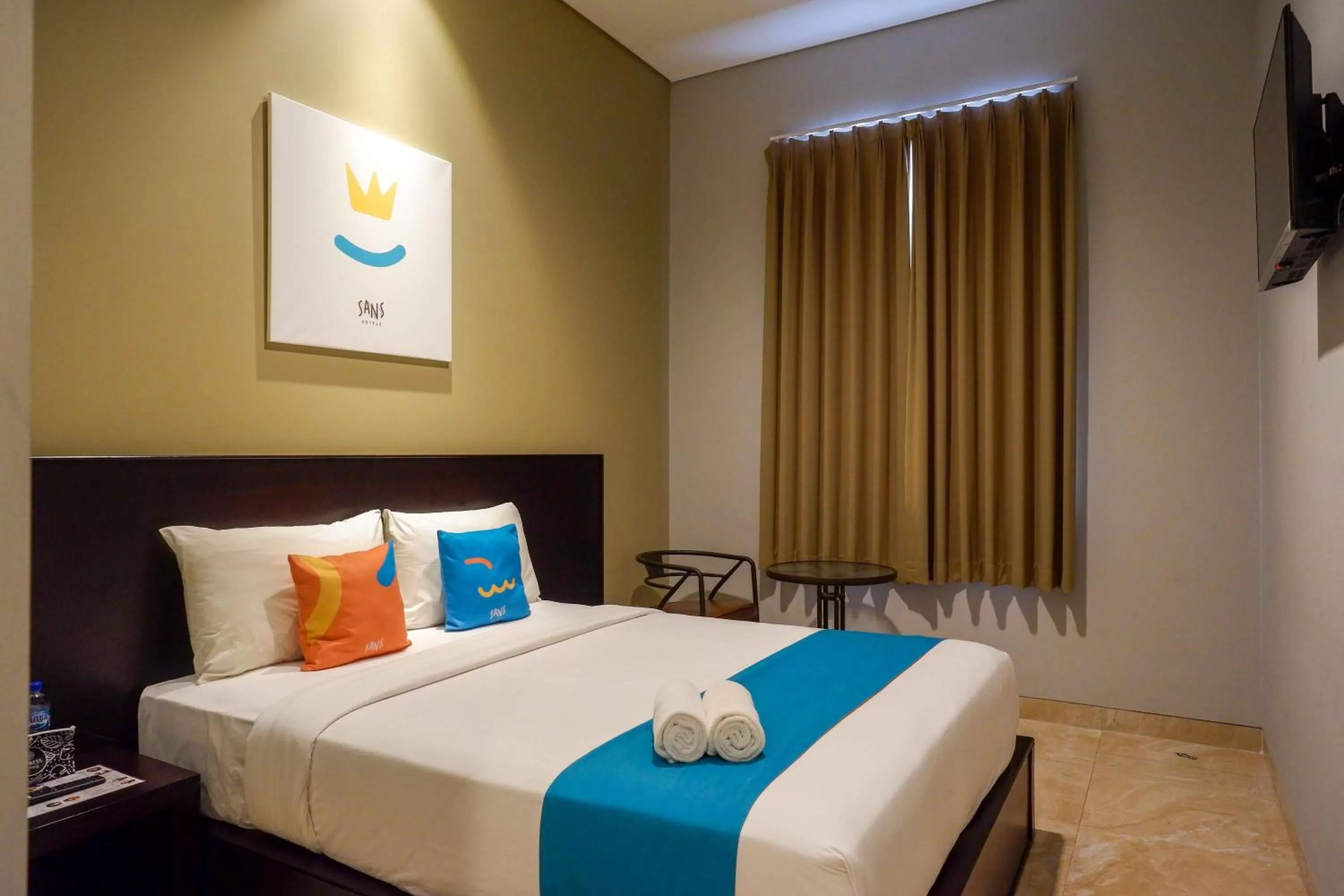 Bedroom, Bed in Sans Hotel Empress Simpang Lima