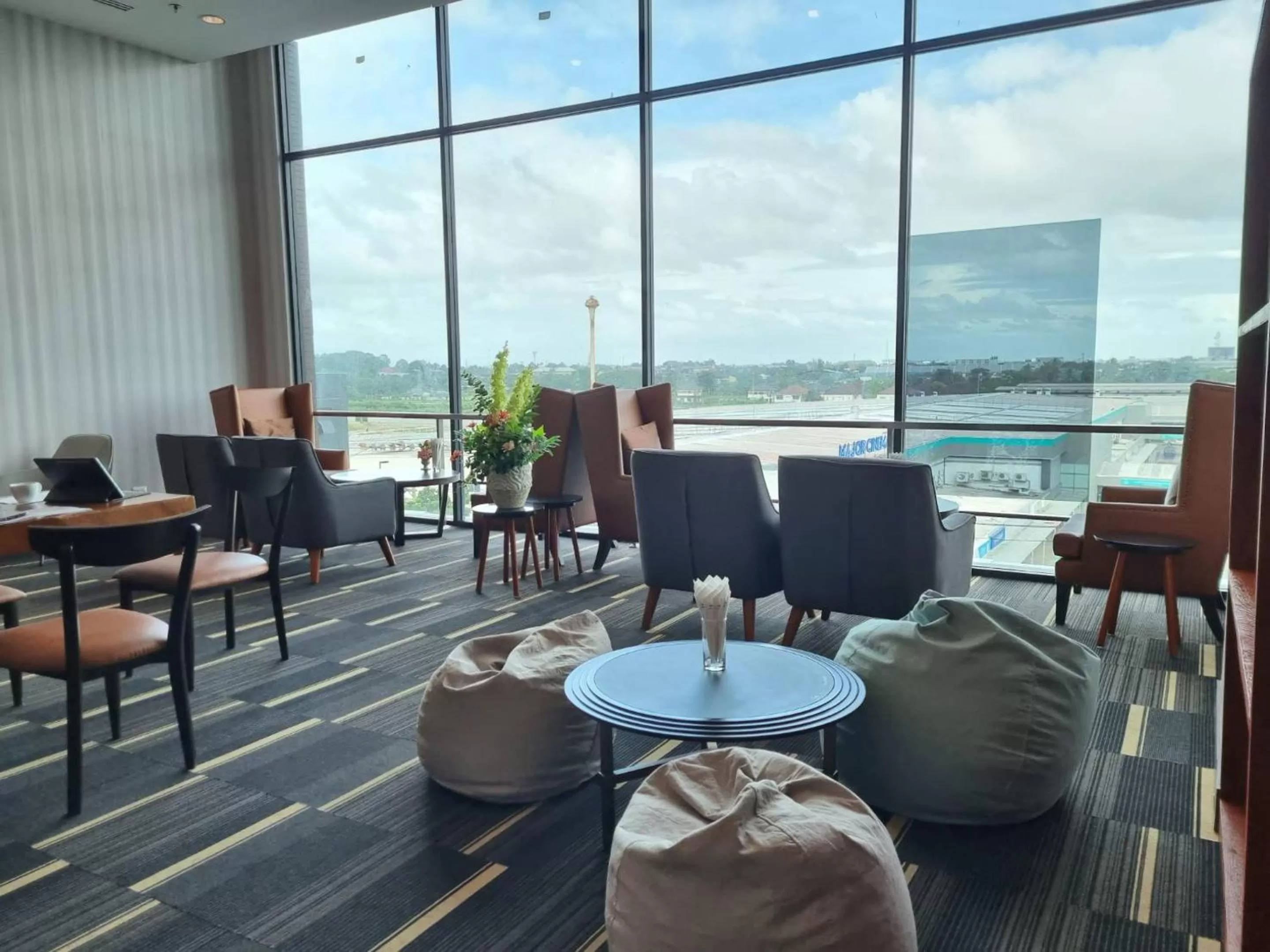 Communal lounge/ TV room in Grand Fortune Hotel Nakhon Si Thammarat