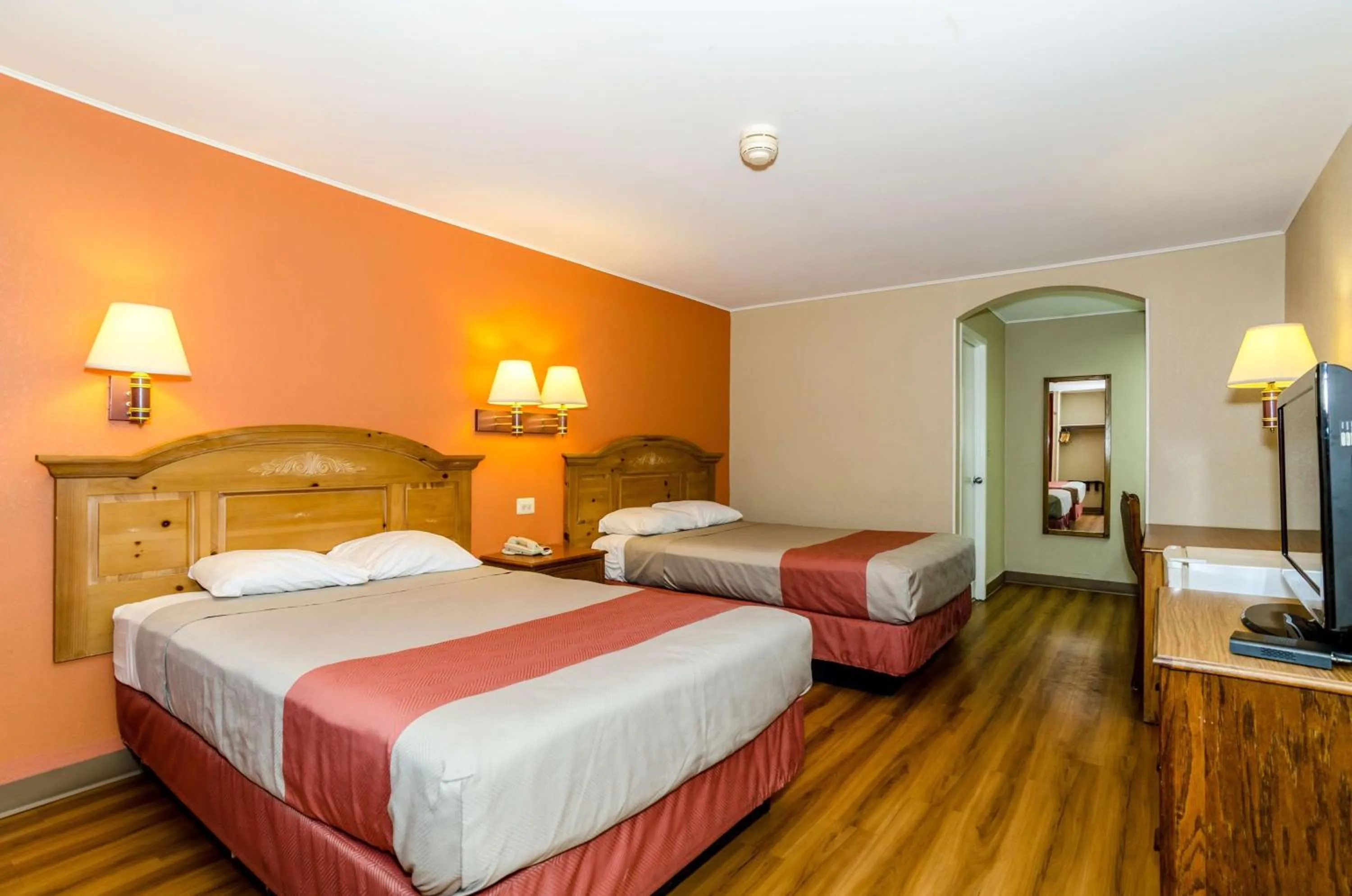 TV and multimedia, Bed in Motel 6-Newark, DE