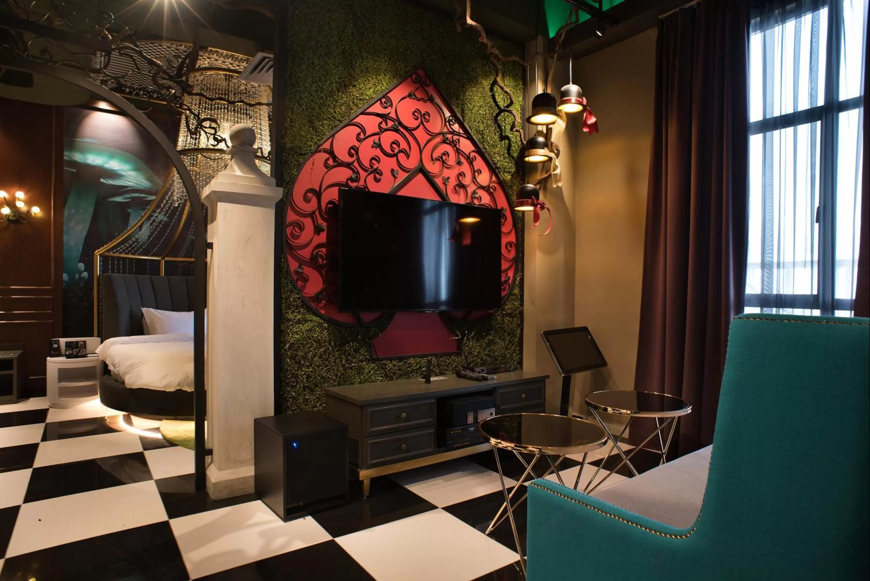 TV and multimedia in Vangohh Eminent Hotel & Spa