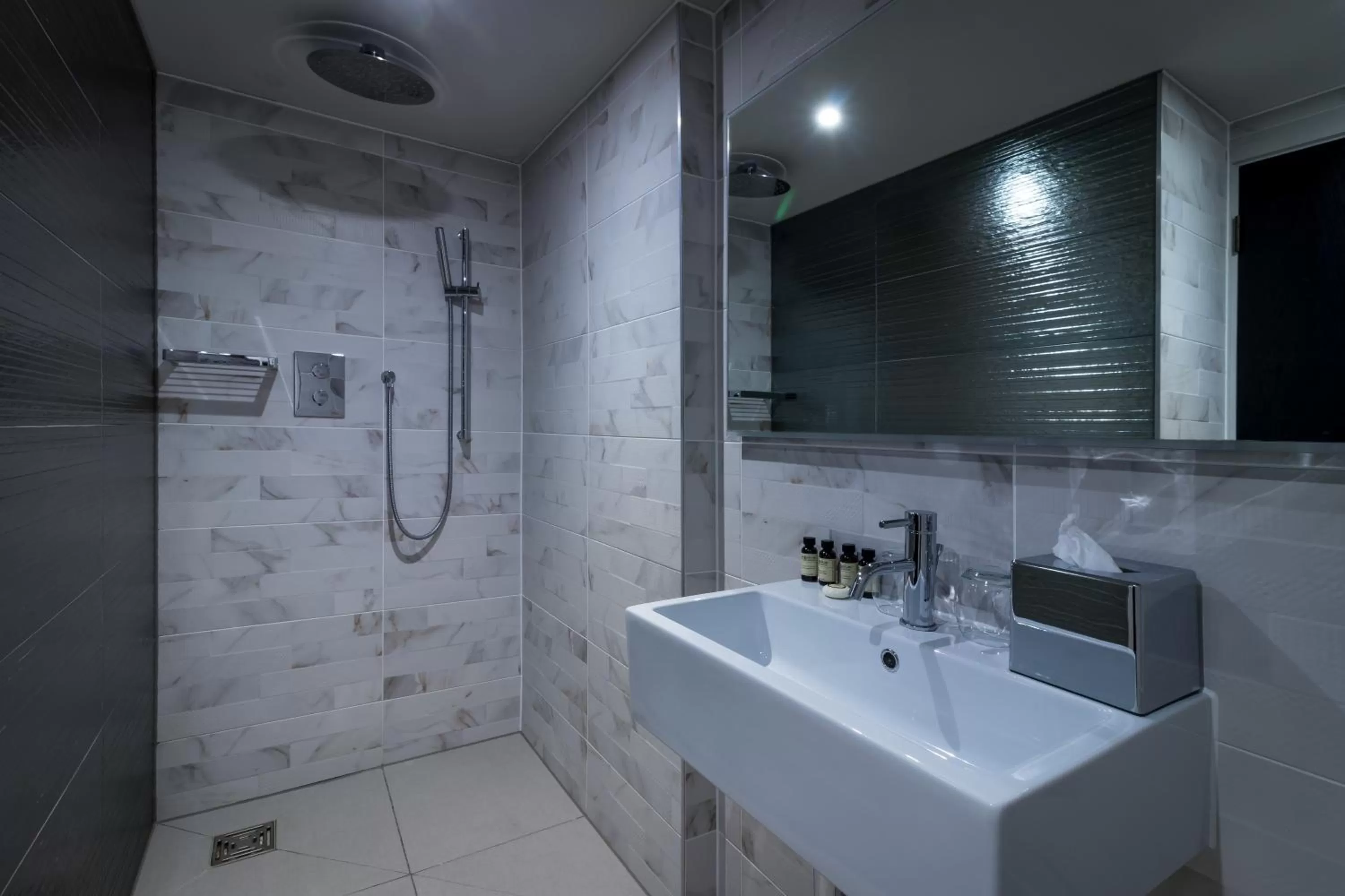 Bathroom in Seven Hotel