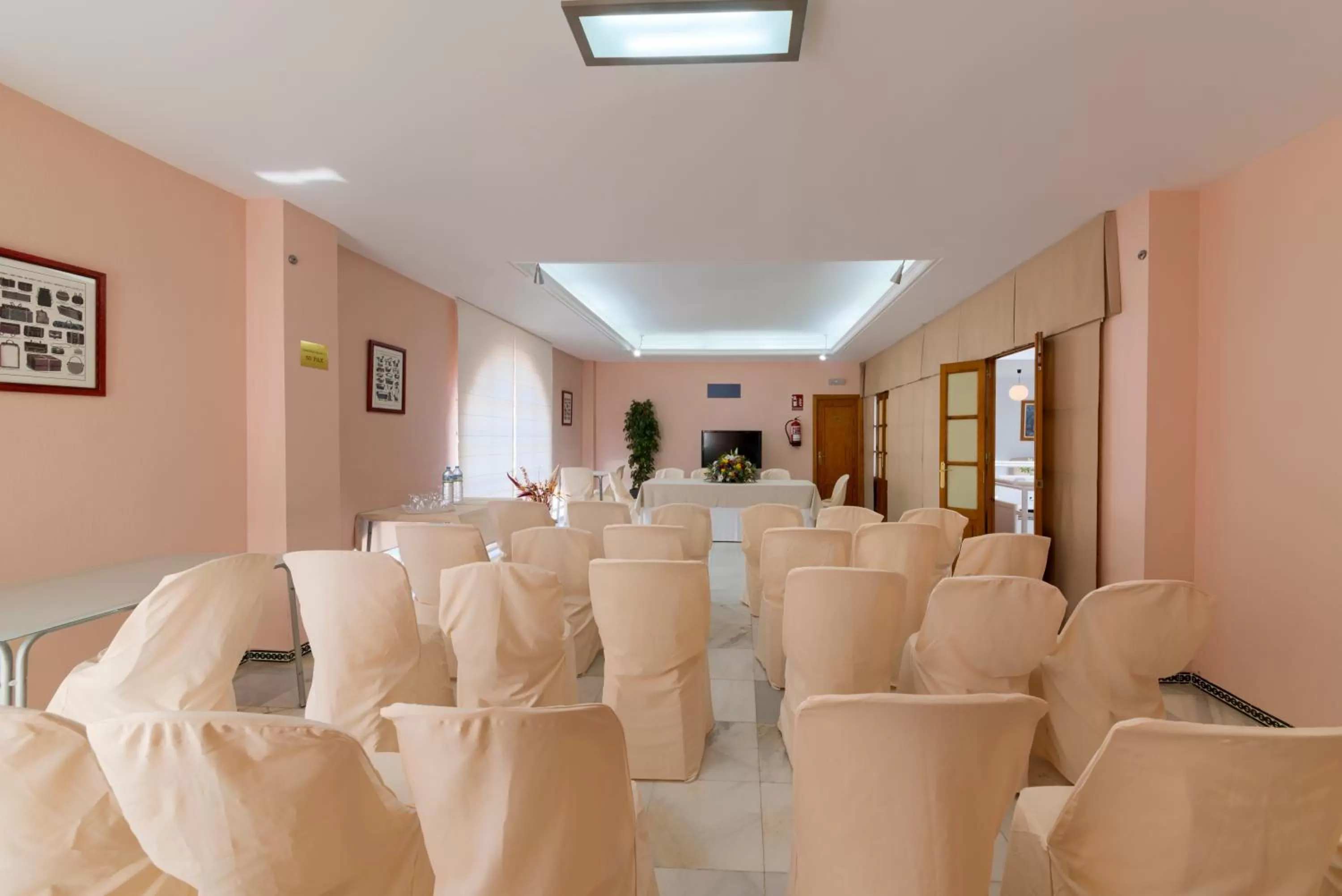 Meeting/conference room in Hotel Torre De Los Guzmanes