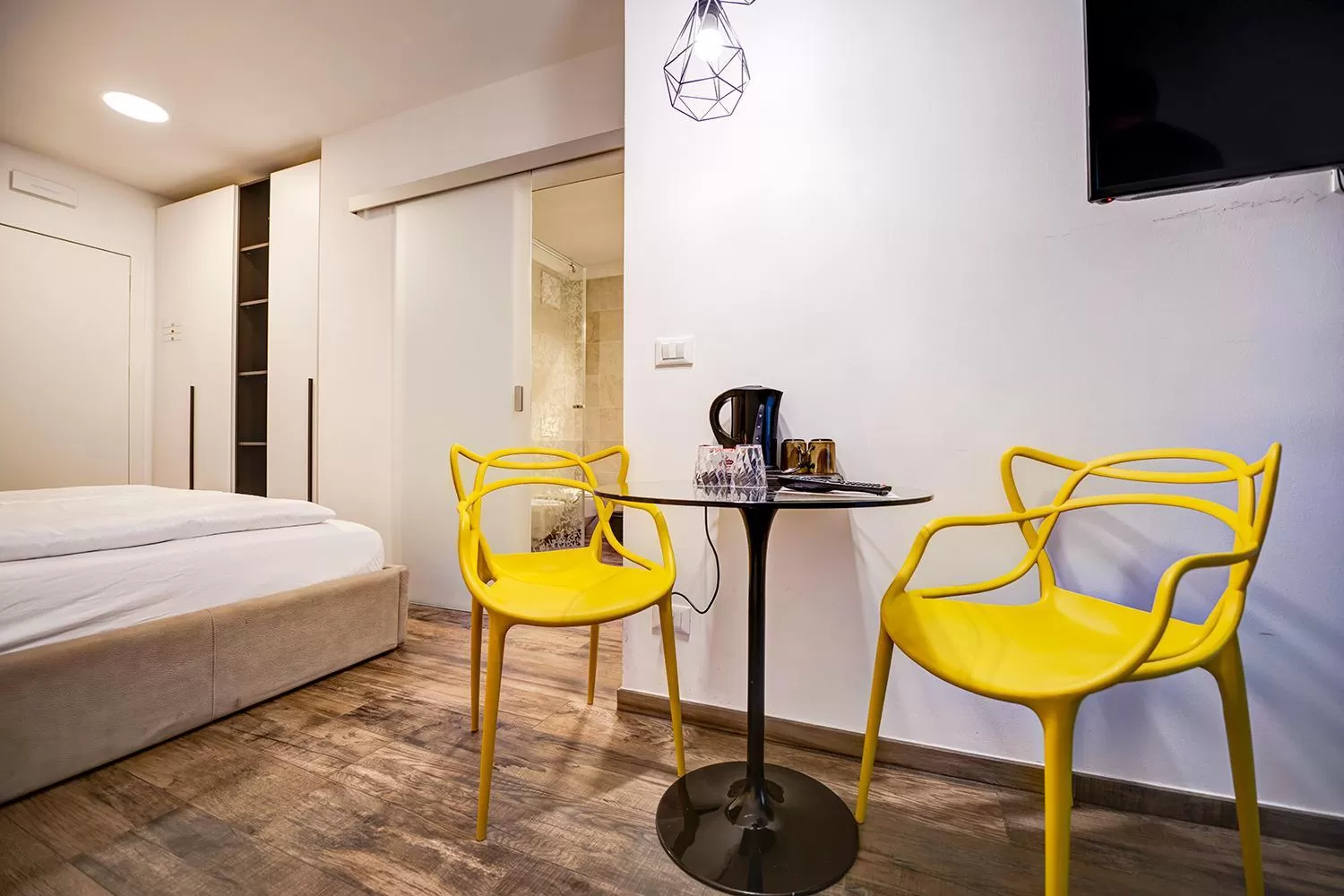 Photo of the whole room, Bed in Taste Living