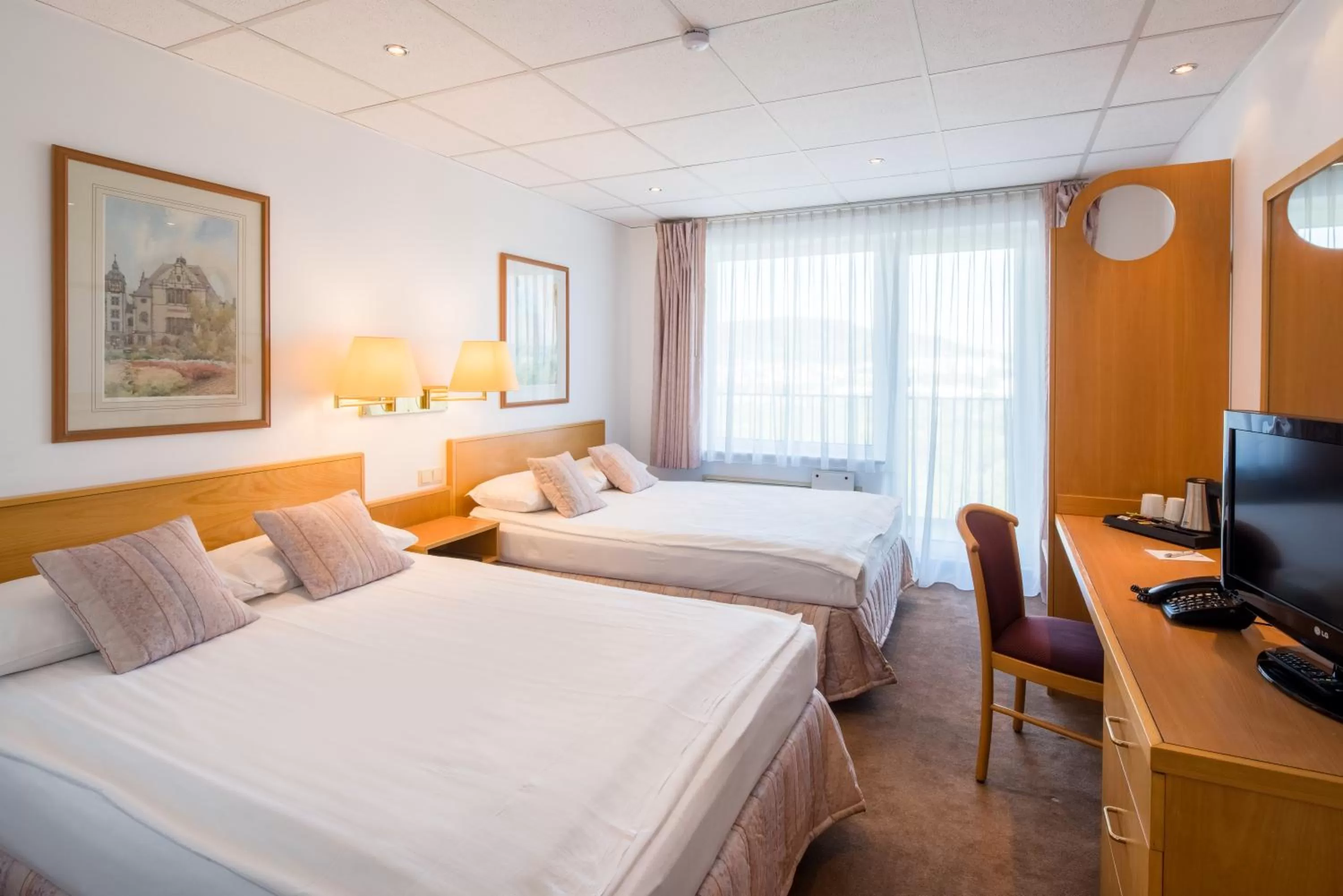 Photo of the whole room, Bed in Best Western Hotel Jena