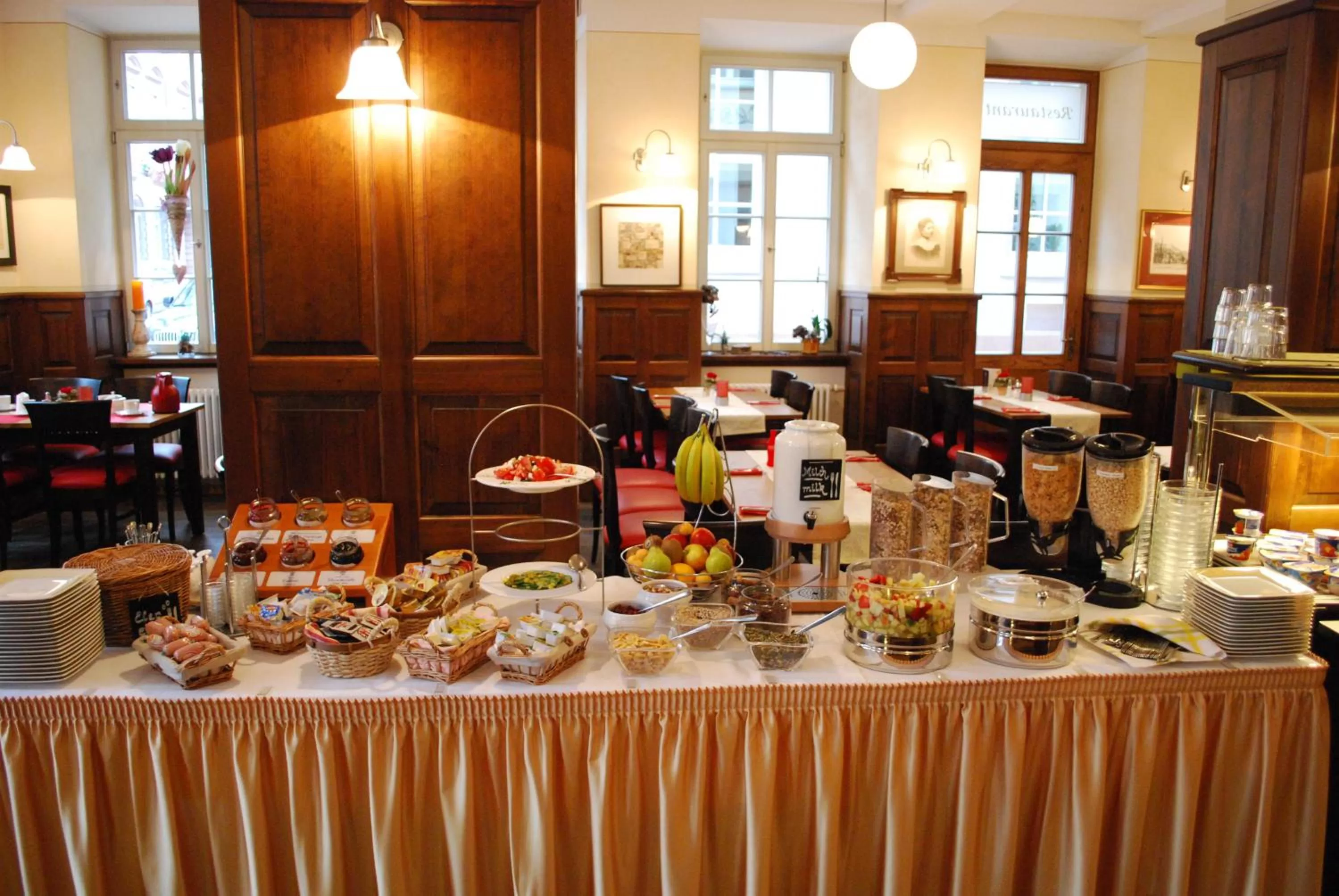 Restaurant/places to eat in Hotel Goldener Falke