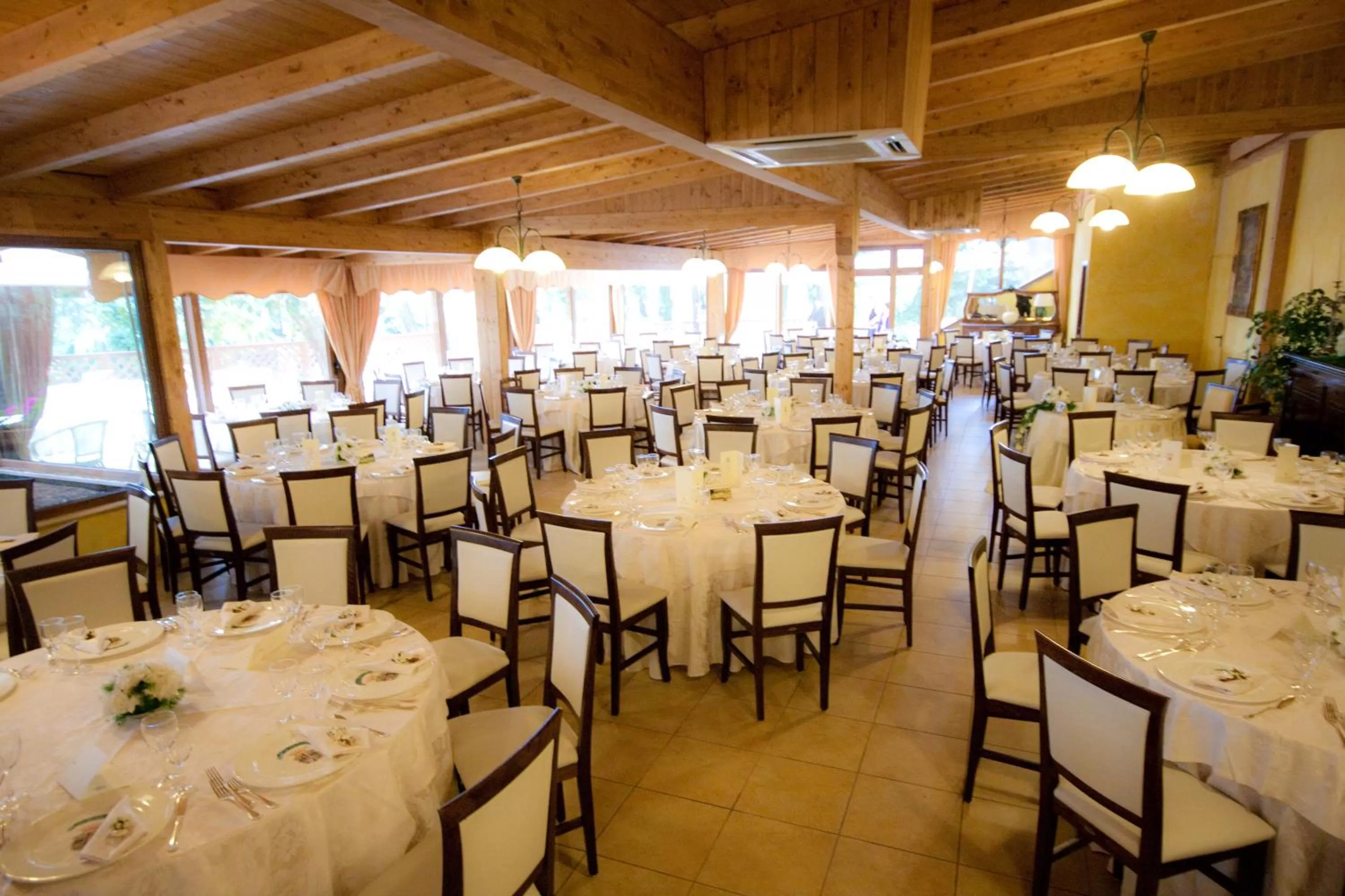 Restaurant/places to eat in Hotel Villa Aricia