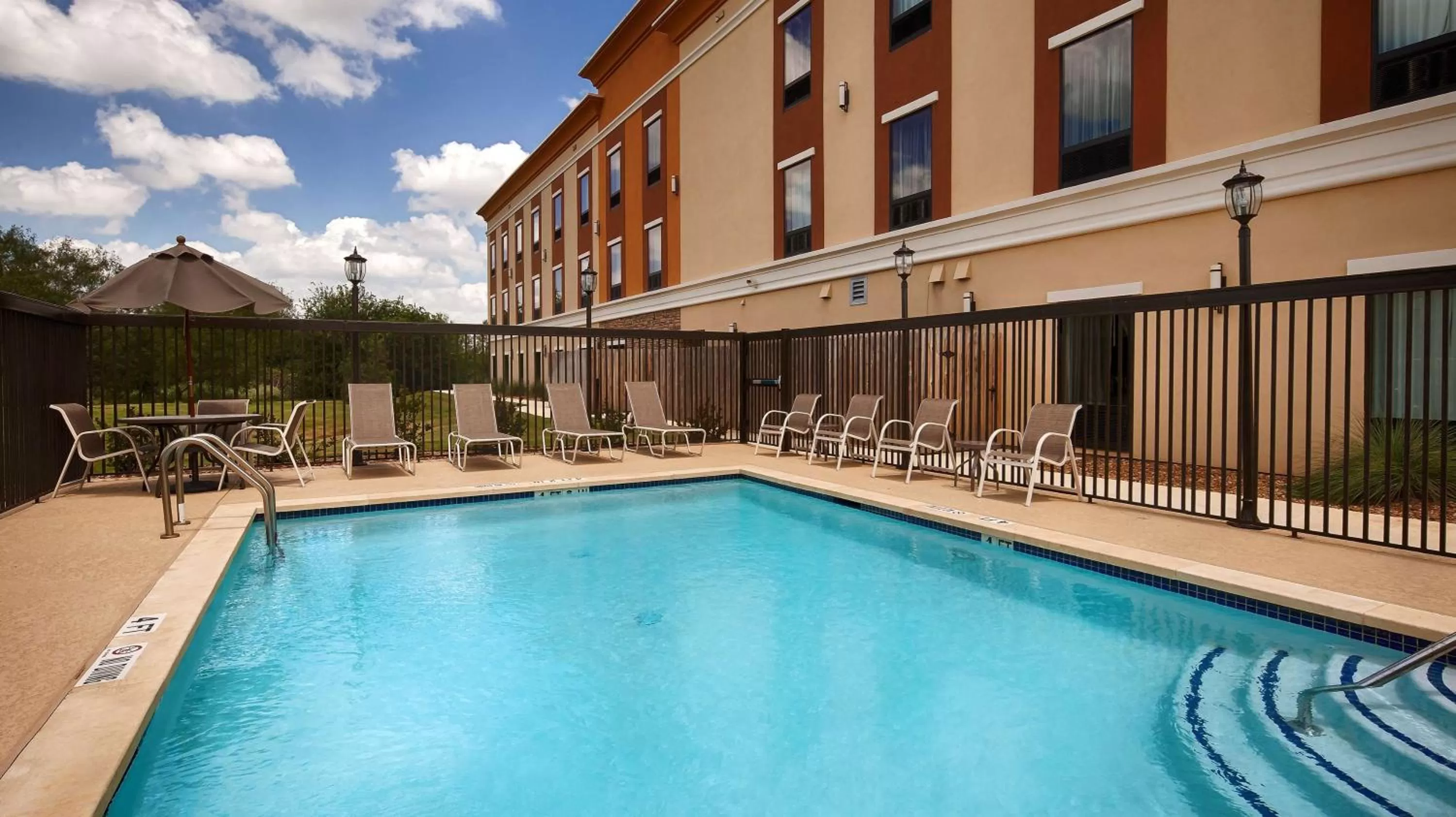 Pool view in Best Western Plus Elmendorf Hotel San Antonio Hotel